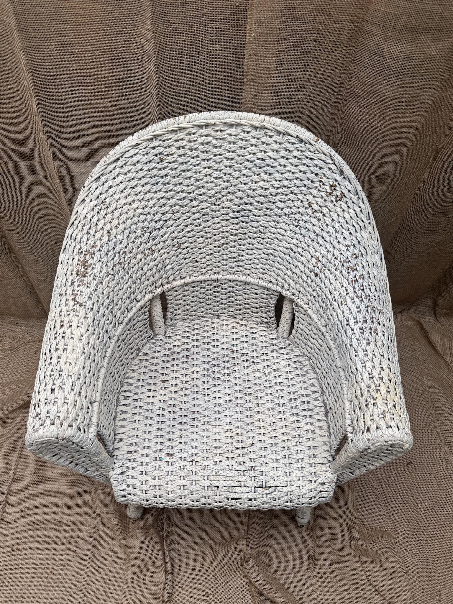 Set di poltrona e divano in vimini bianco vintage In condizioni buone in vendita a West Hollywood, CA