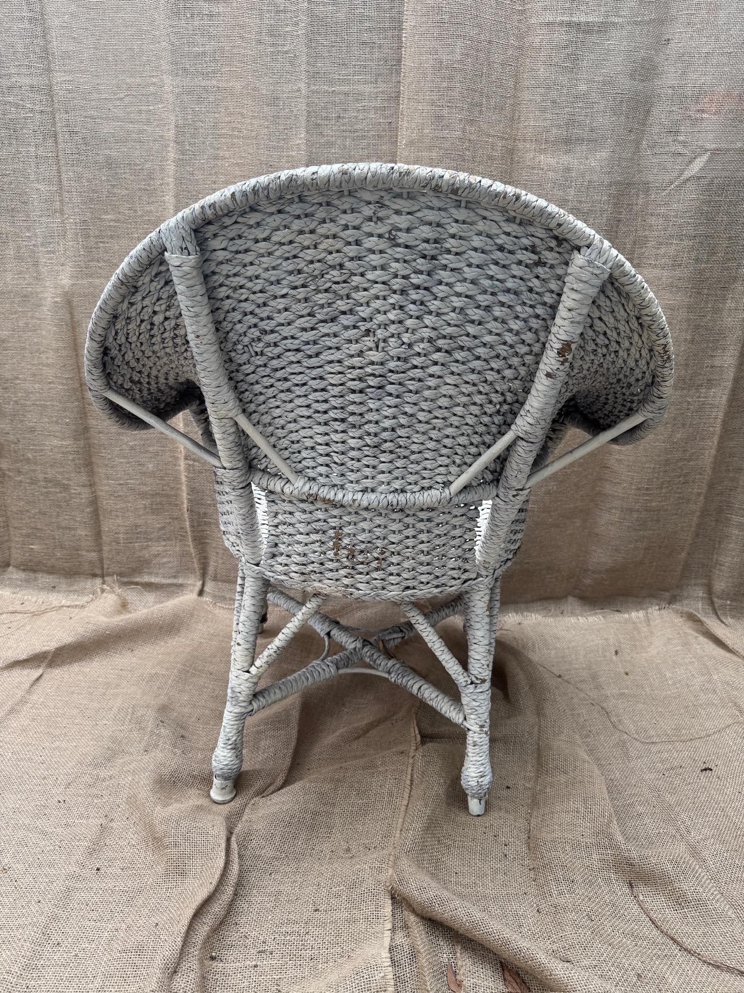 XX secolo Set di poltrona e divano in vimini bianco vintage in vendita