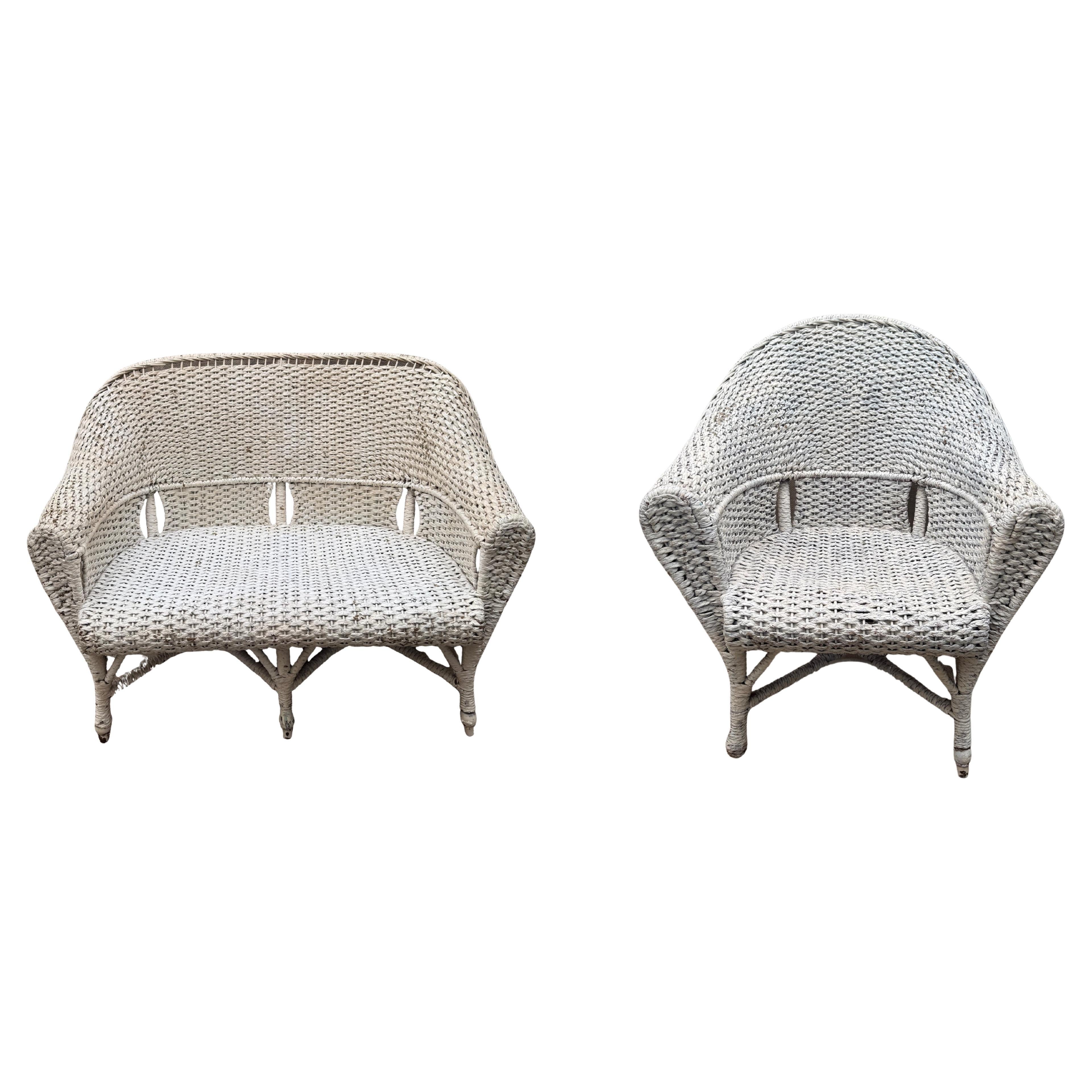 Set di poltrona e divano in vimini bianco vintage in vendita