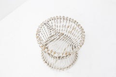 Vieux Pouf en osier blanc dans le style Fané