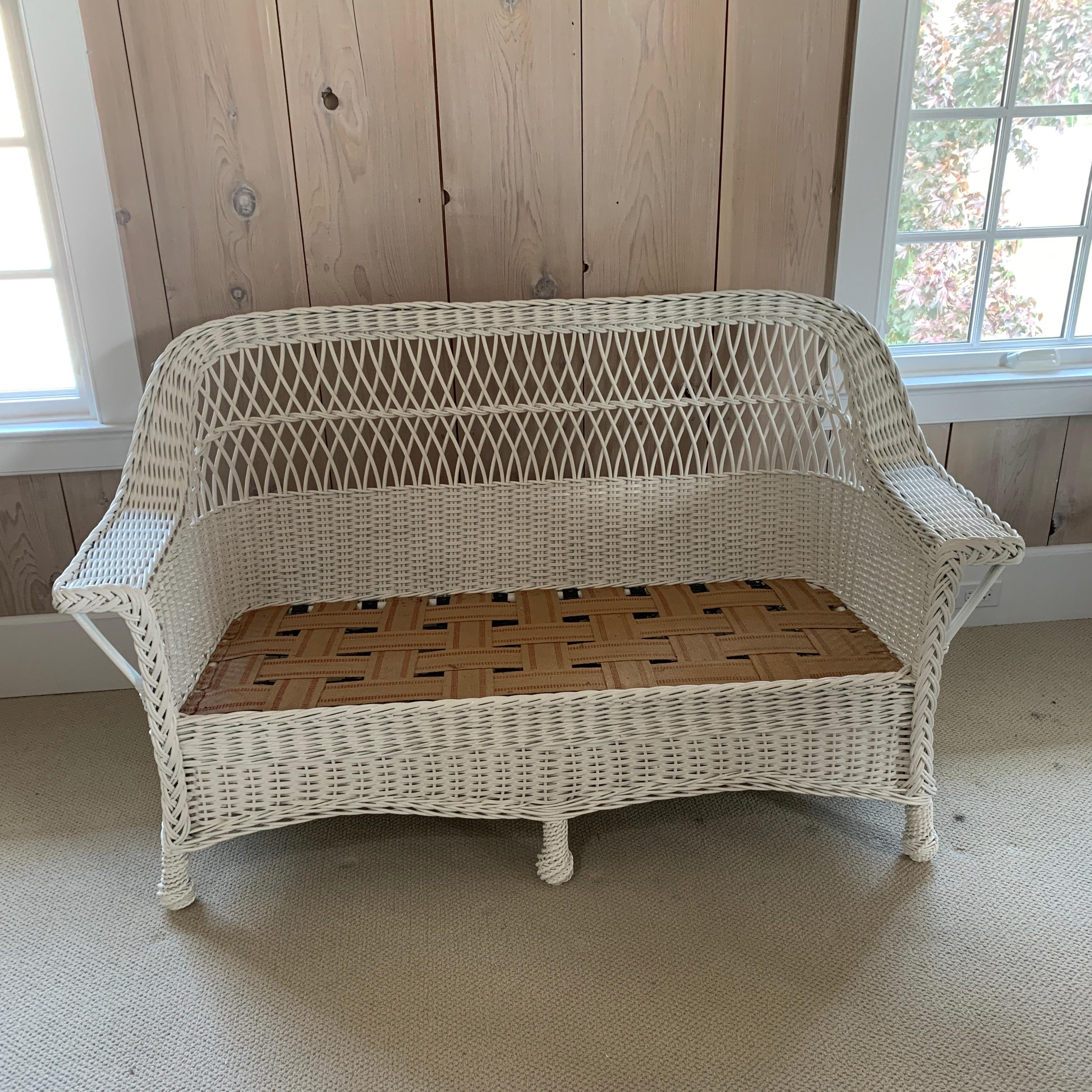 Vintage White Wicker Sofa In Good Condition In Old Saybrook, CT