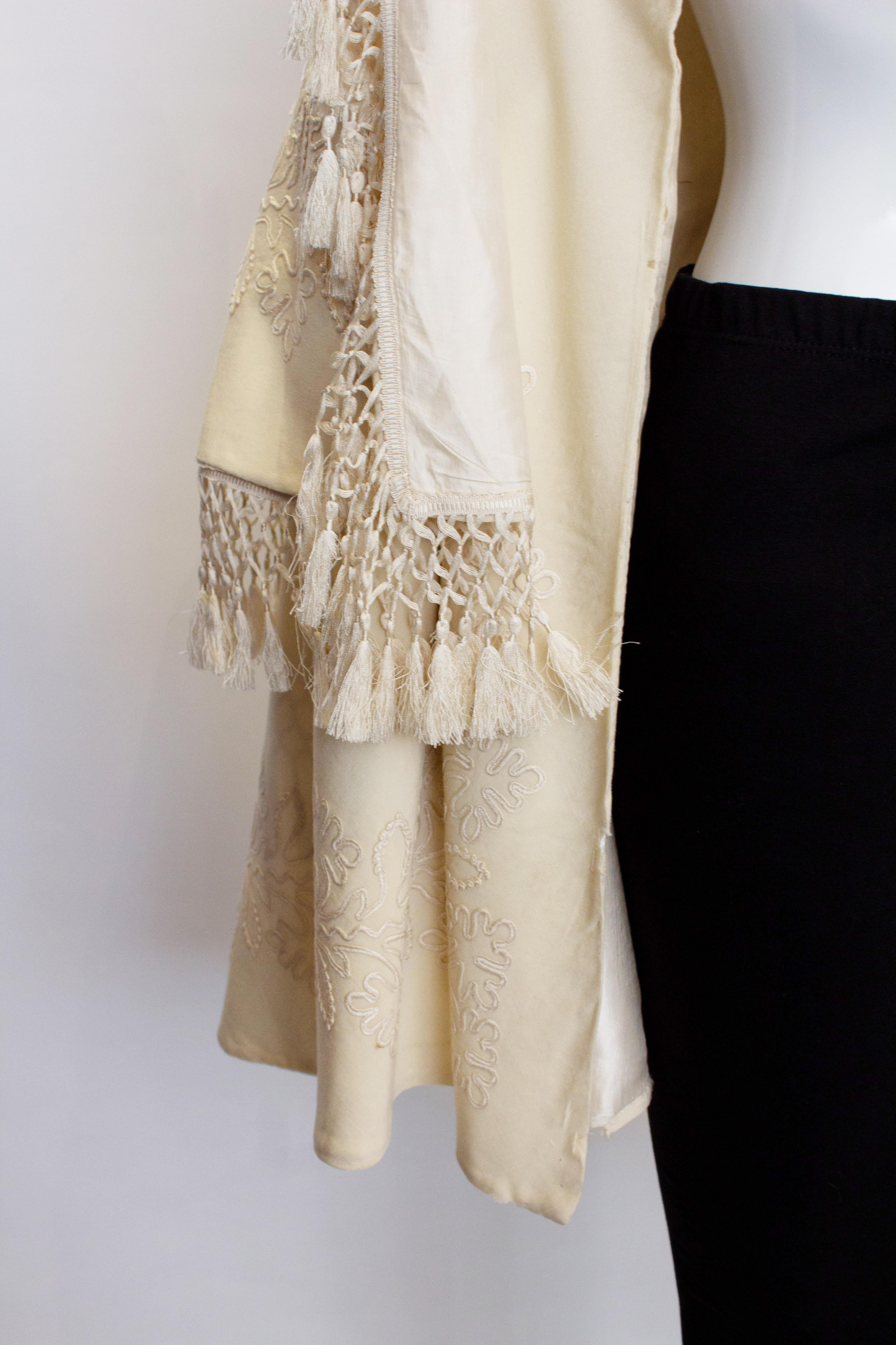 Vintage White Wool Cape with Embroidery and Fringing For Sale 1