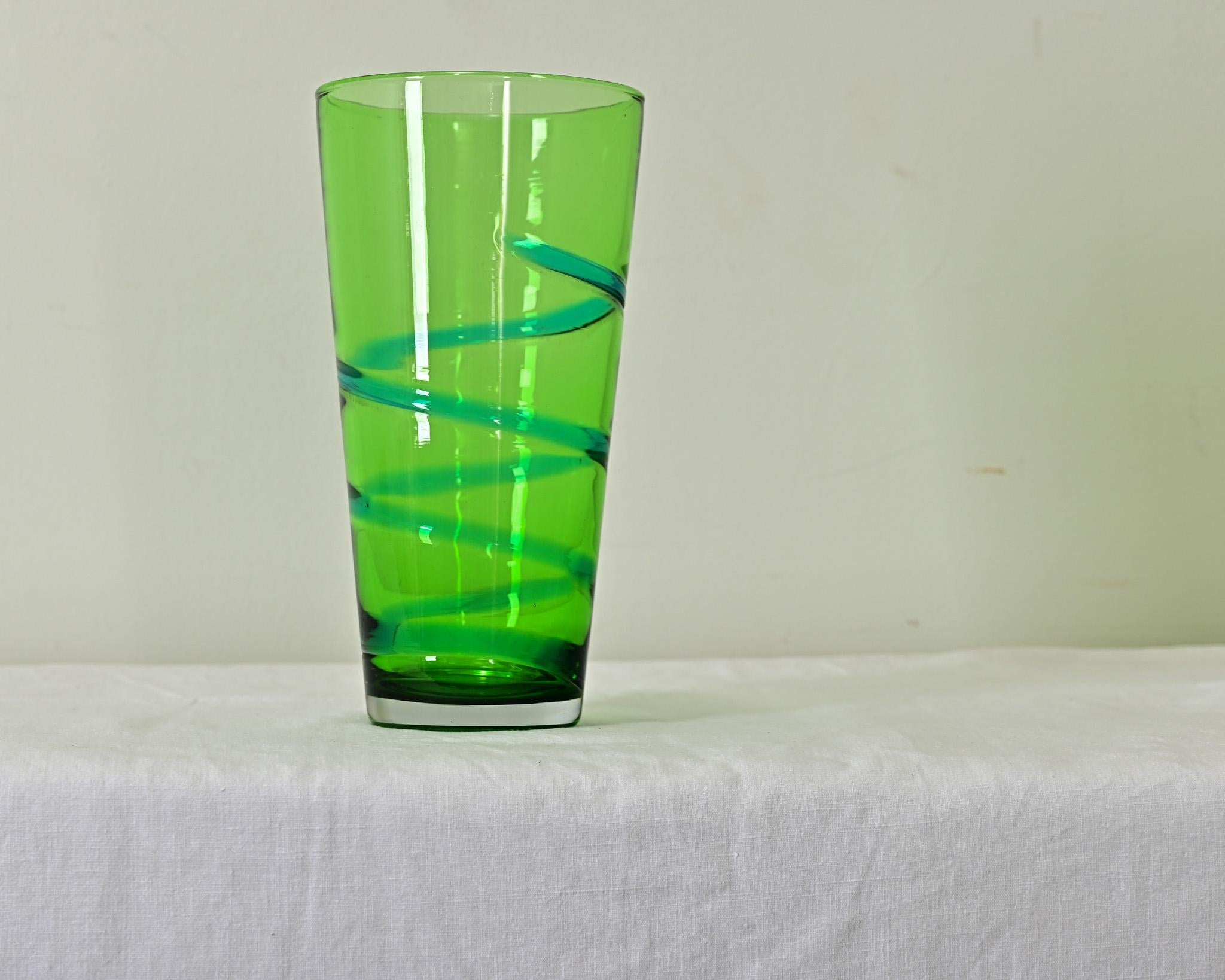 Altro Vaso di vetro verde Whitefriars Glass d'epoca in vendita