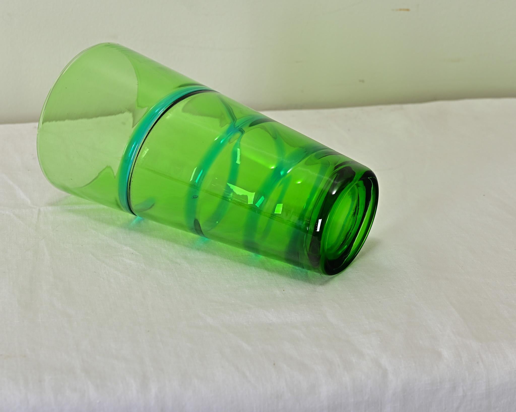 Altro Vaso di vetro verde Whitefriars Glass d'epoca in vendita