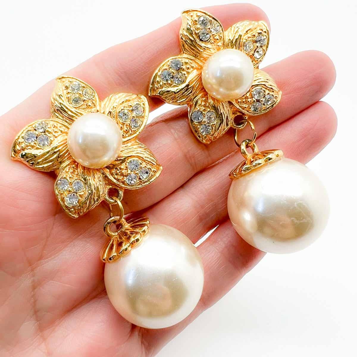 Vintage Whole Pearl & Crystal Flower Earrings 1980s In Good Condition For Sale In Wilmslow, GB