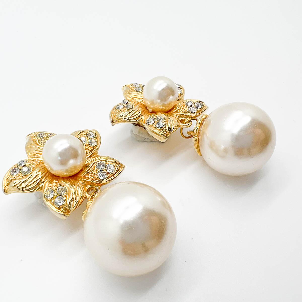 Women's or Men's Vintage Whole Pearl & Crystal Flower Earrings 1980s For Sale