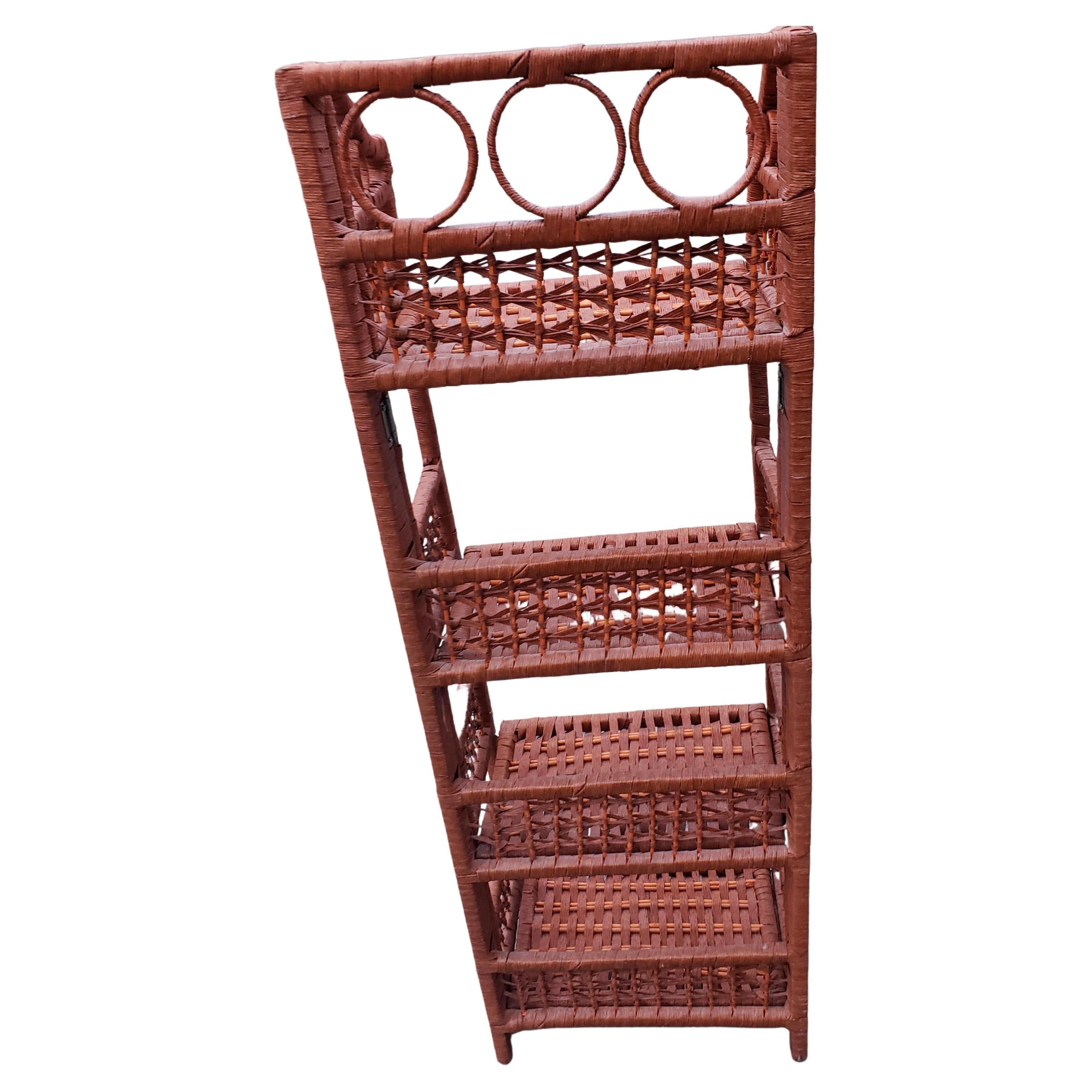 Vintage- Etagere aus Korbweide mit 4 Einlegeböden (Amerikanische Klassik) im Angebot