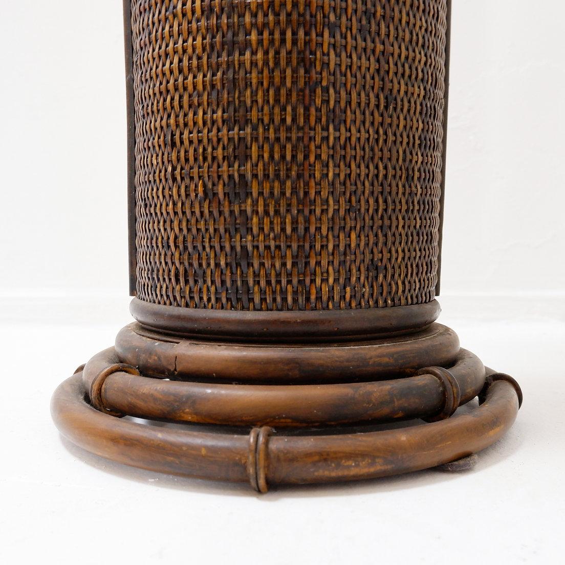 Bambou Colonne à piédestal vintage en osier et bambou Colonne à pilier en vente