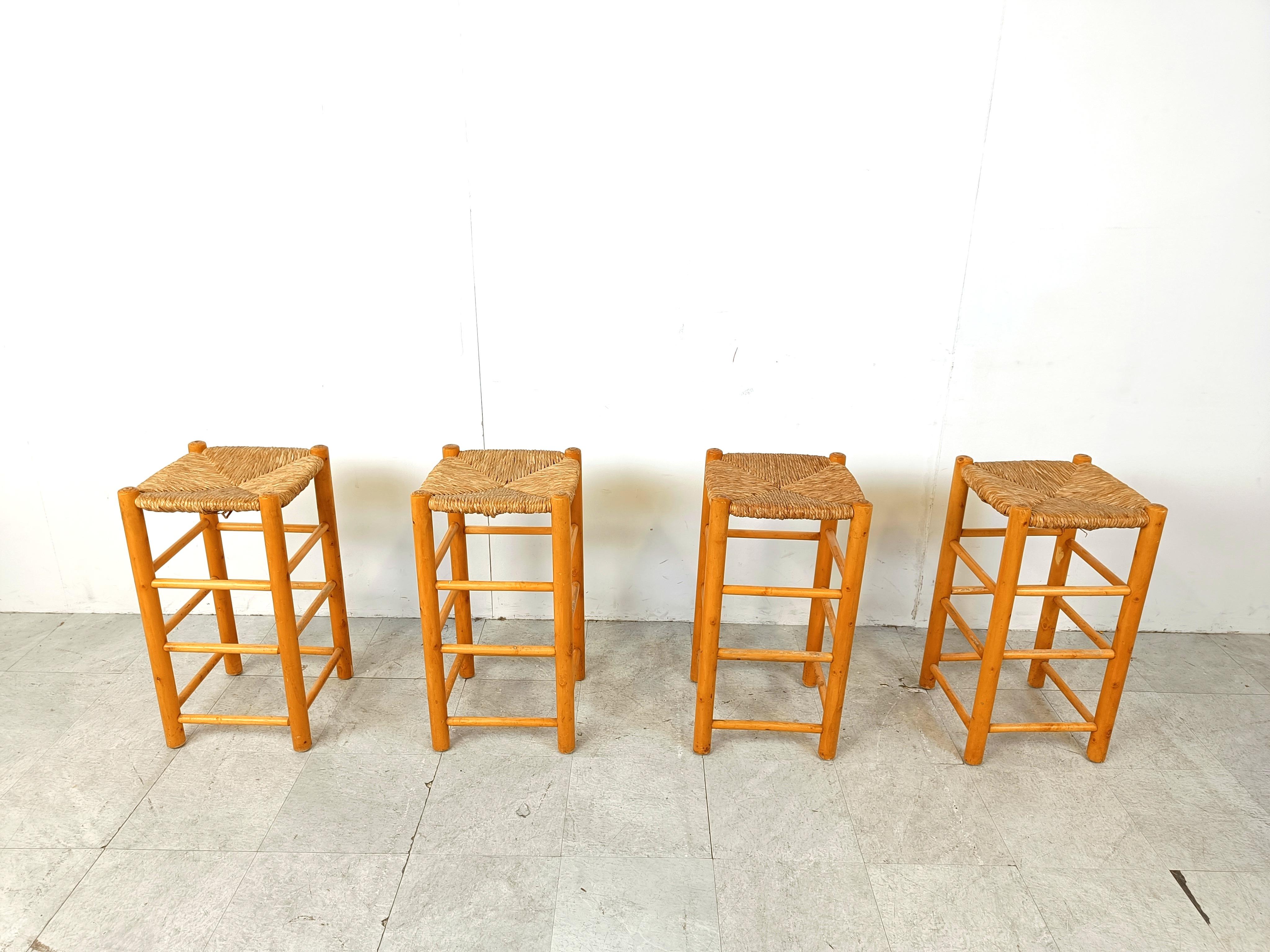Set of 4 vintage bar stools with wooden frames and wicker seats.

Elegant vintage pieces with a rustic touch.

Good condition with sturdy wicker seats.

1960s - Belgium

Dimensions:
Height: 66cm
Width x depth: 33cm

Ref.: 157269

*Price is for the