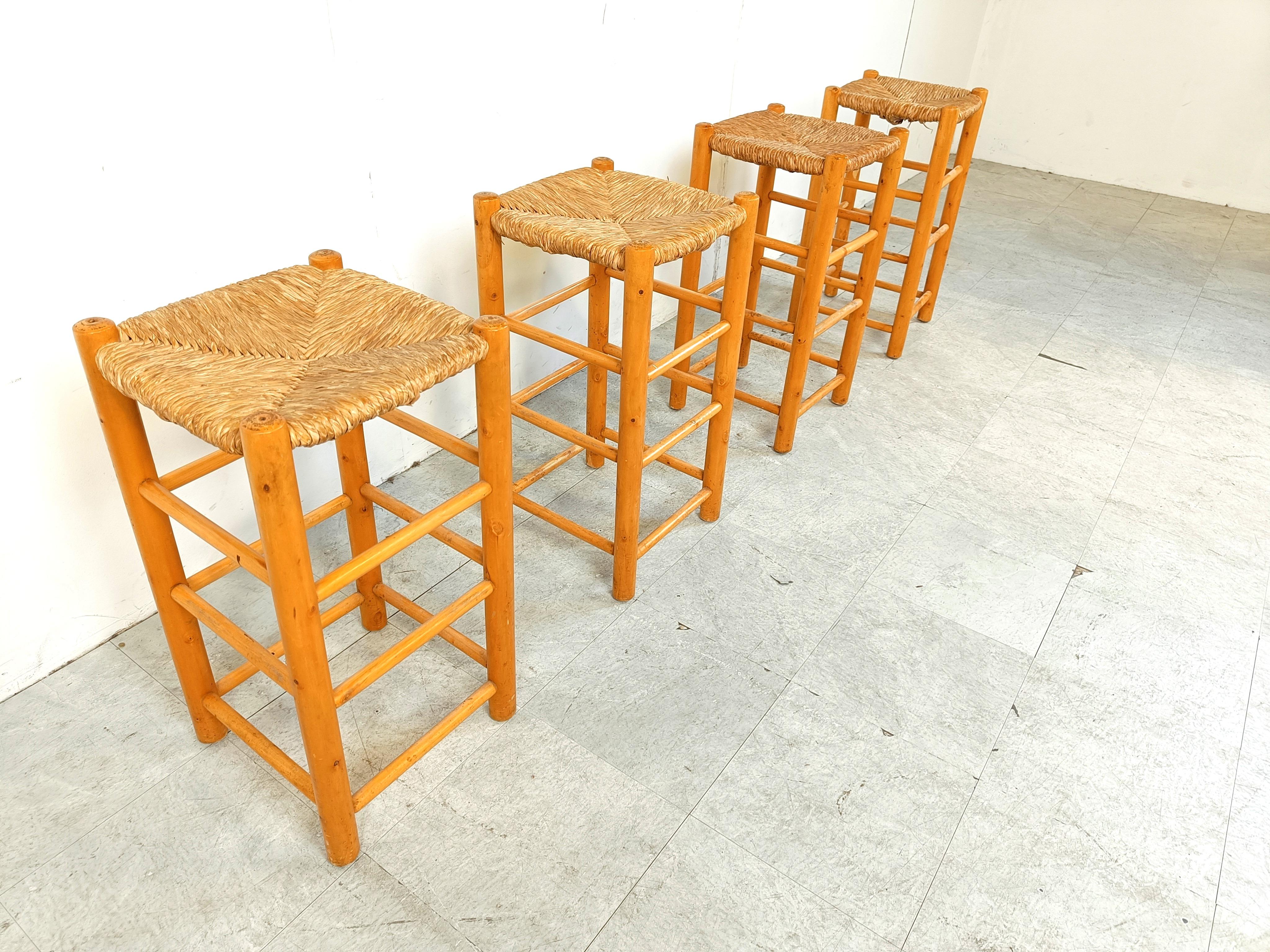 Vintage wicker bar stools - set of 4, 1960s For Sale 1