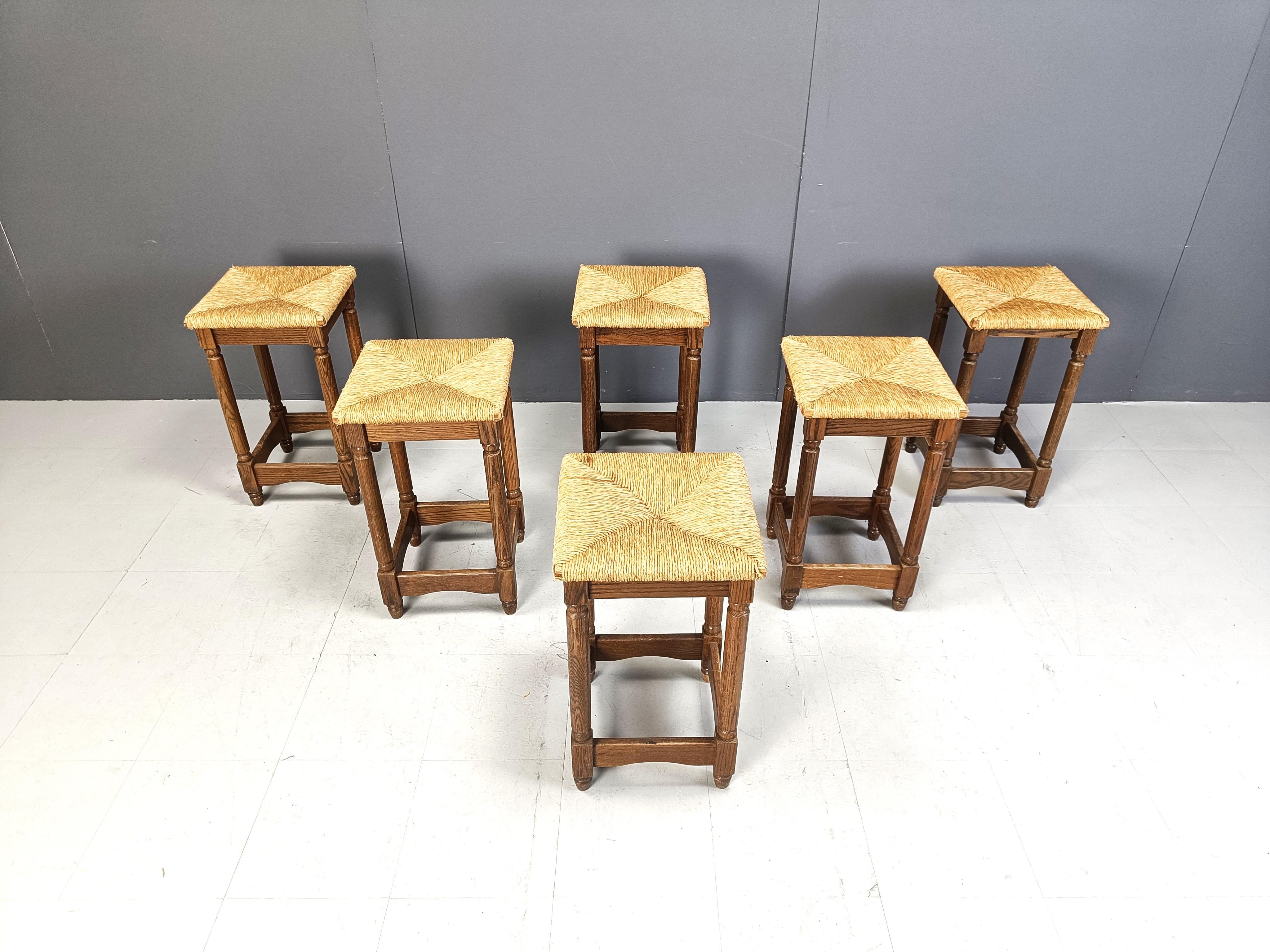 Set of 6 vintage bar stools with wooden frames and wicker seats.

Elegant vintage pieces with a rustic touch.

Good condition with sturdy wicker seats.

1960s - Belgium

Dimensions:
Height: 62cm
Width x depth: 37cm

Ref.: 328235

*Price is for the
