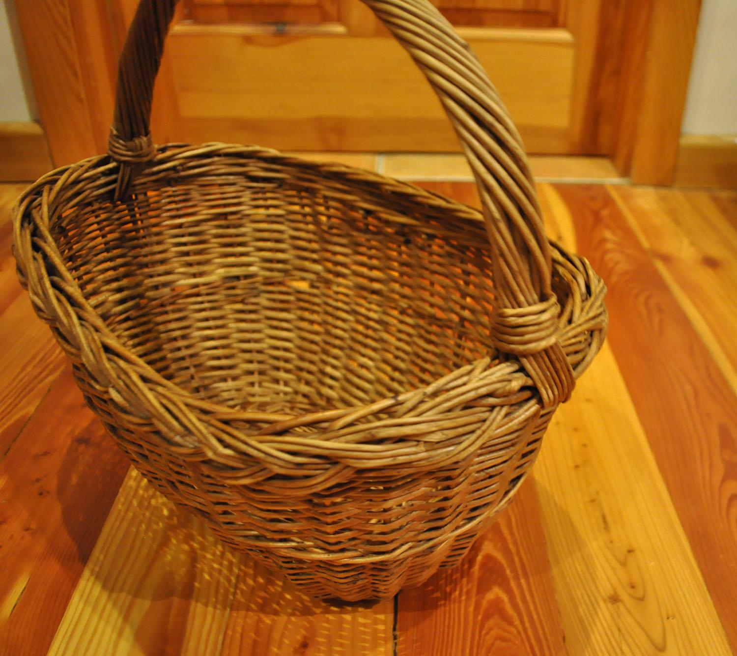 antique wicker baskets