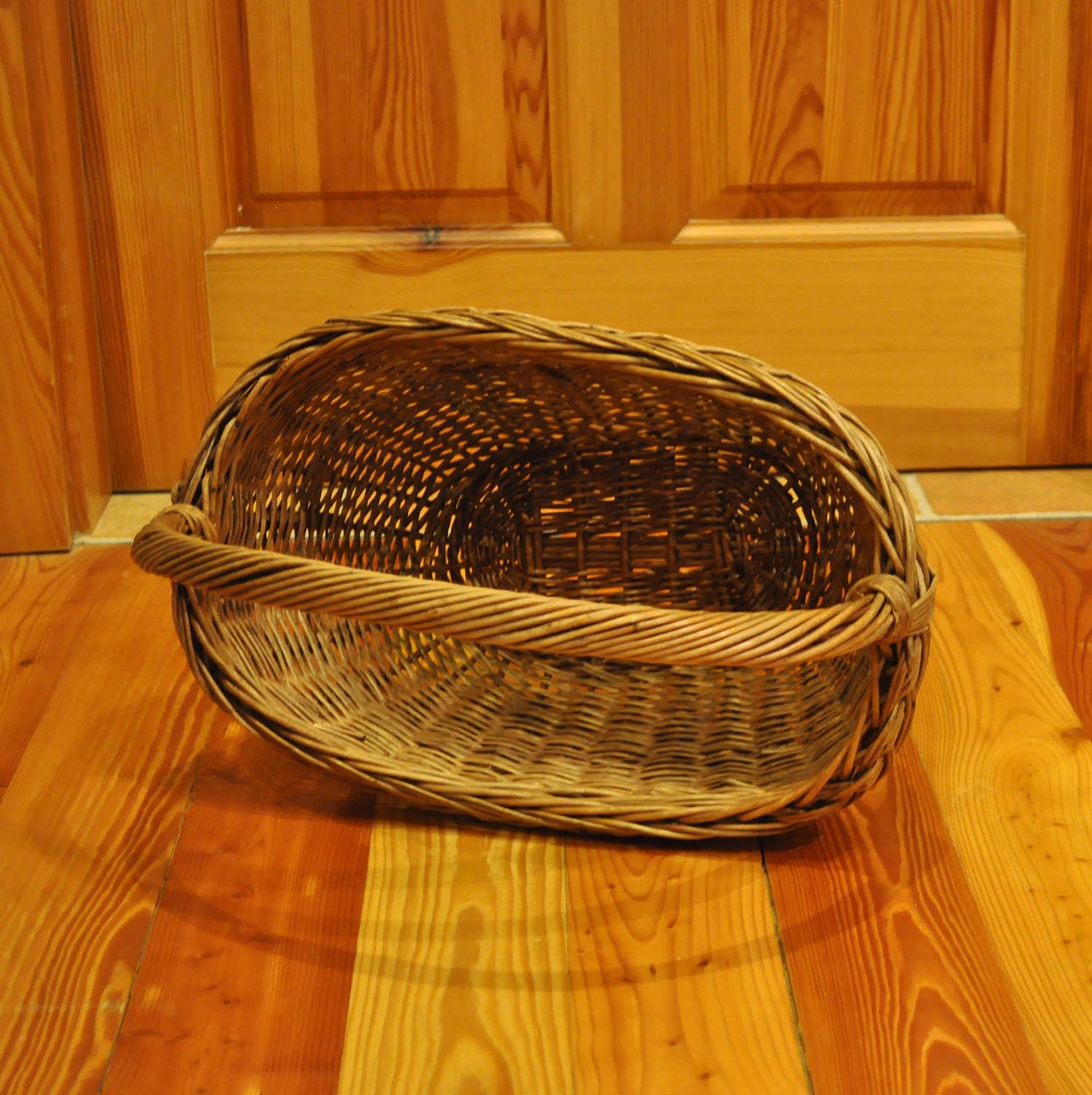 Country Vintage Wicker Basket, circa 1950 For Sale