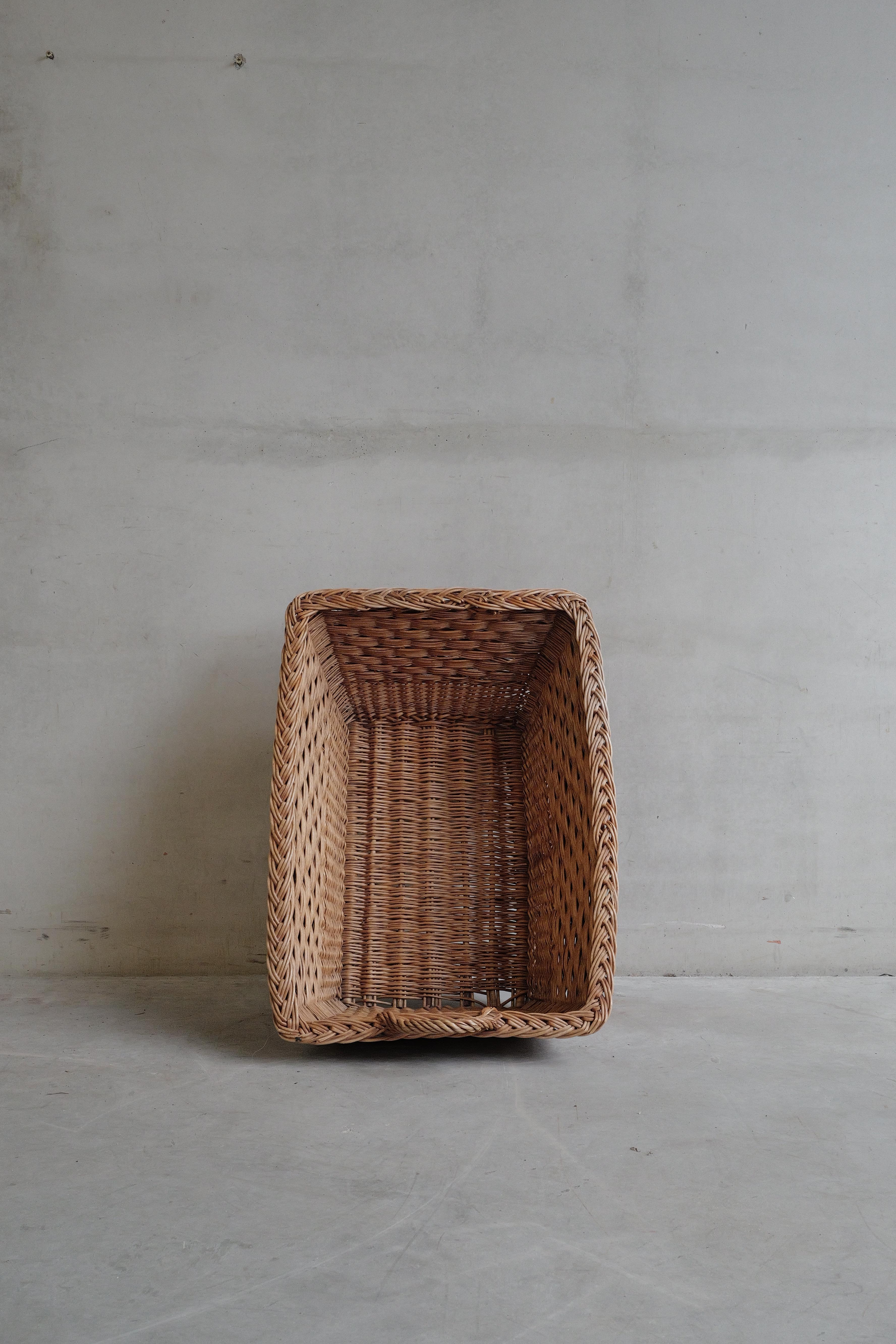 Cesta de mimbre vintage Provincial francés en venta