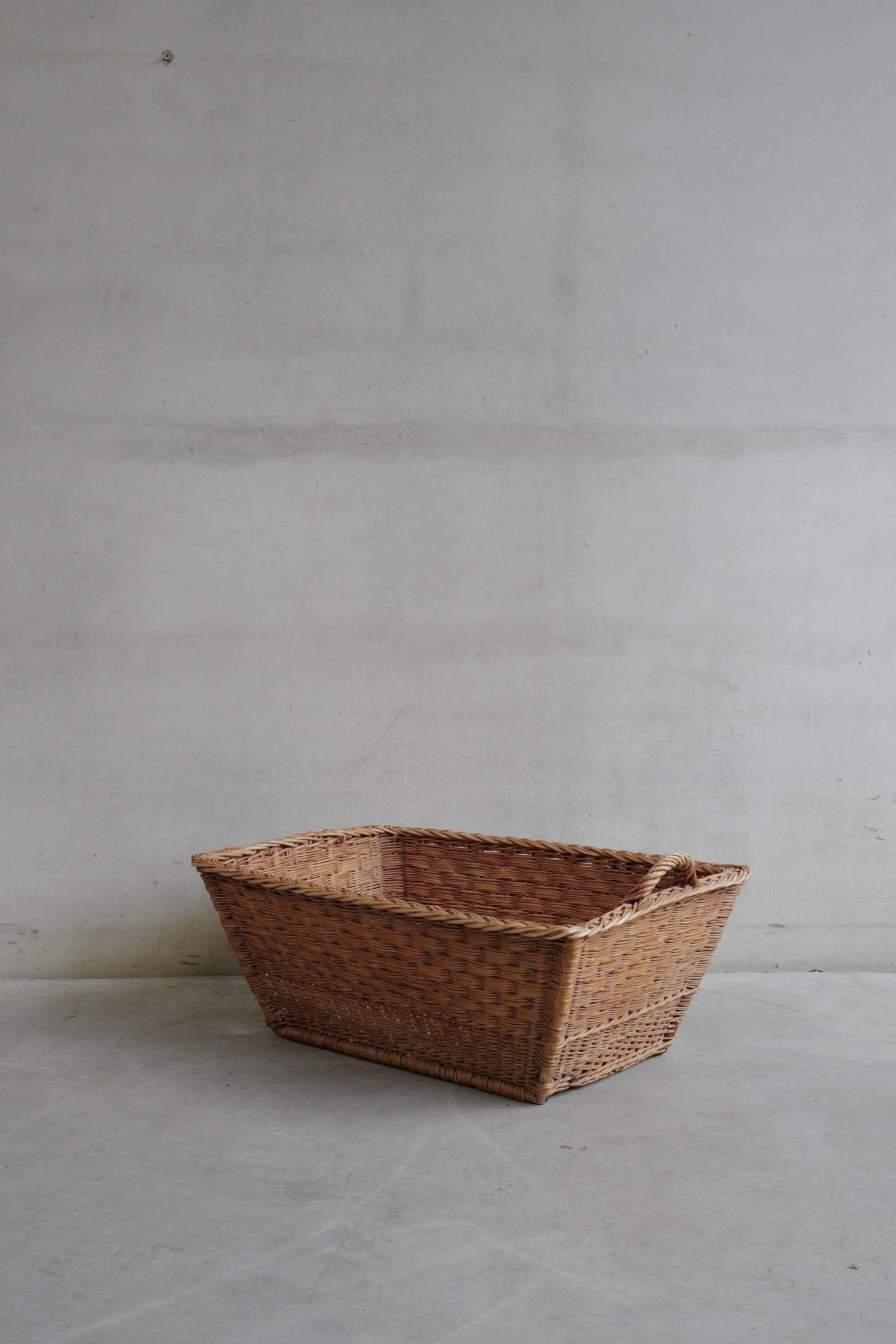 Cesta de mimbre vintage Francés en venta