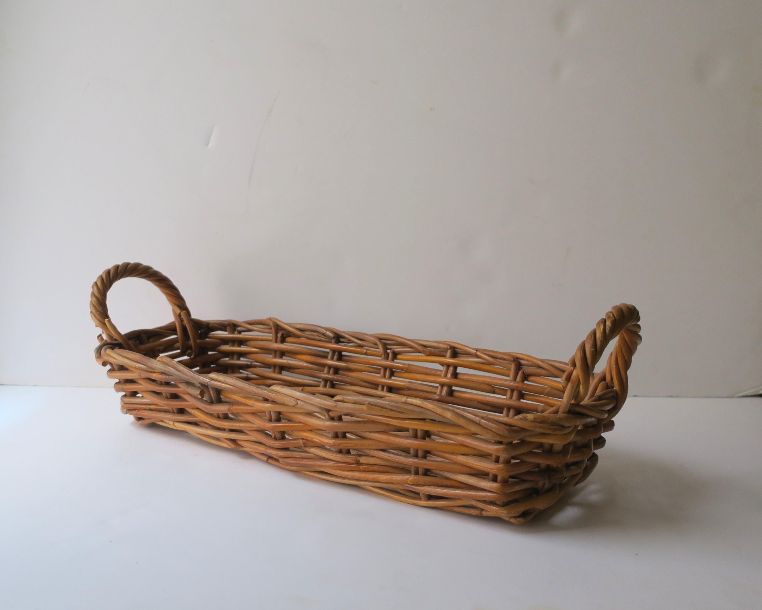 Vintage Wicker Basket In Good Condition For Sale In New York, NY