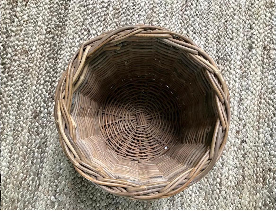Vintage Wicker Basket  In Excellent Condition For Sale In Sausalito, CA
