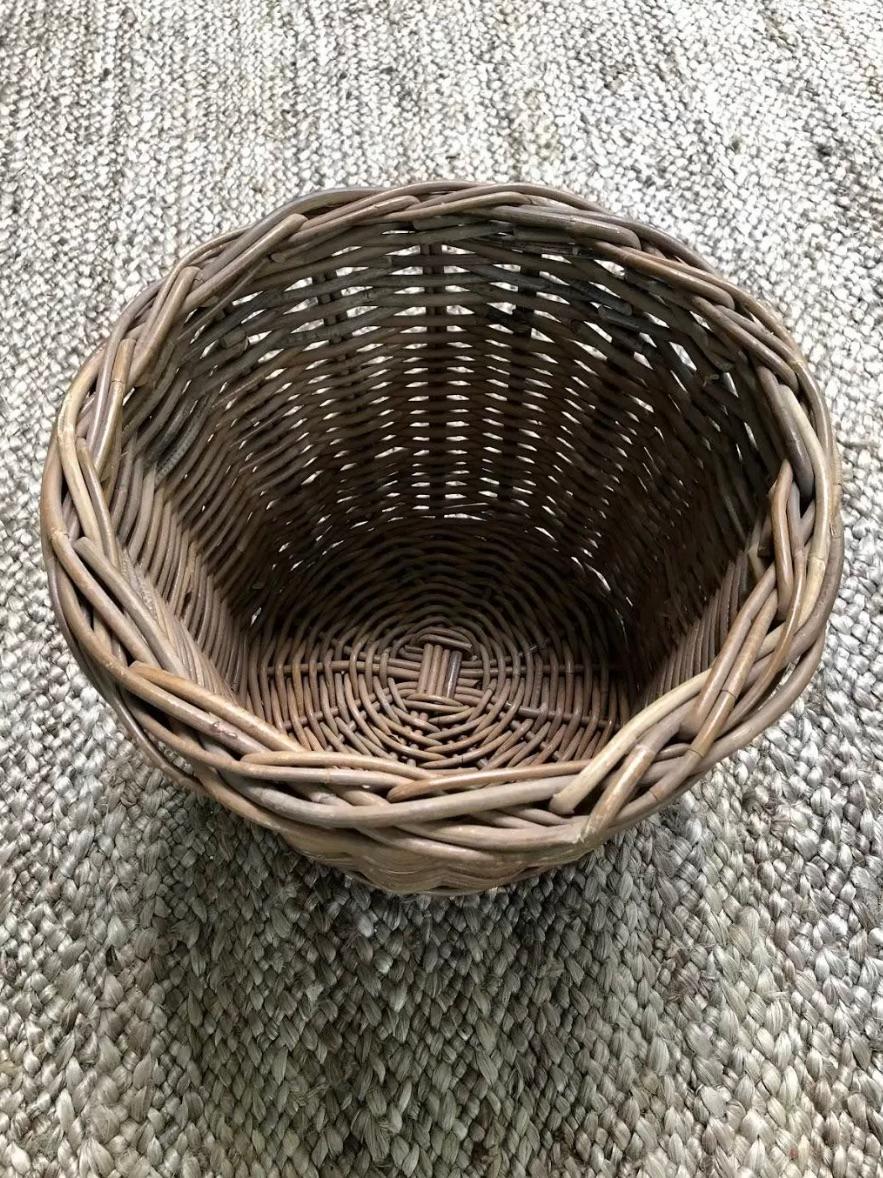 Vintage Wicker Basket  For Sale 2