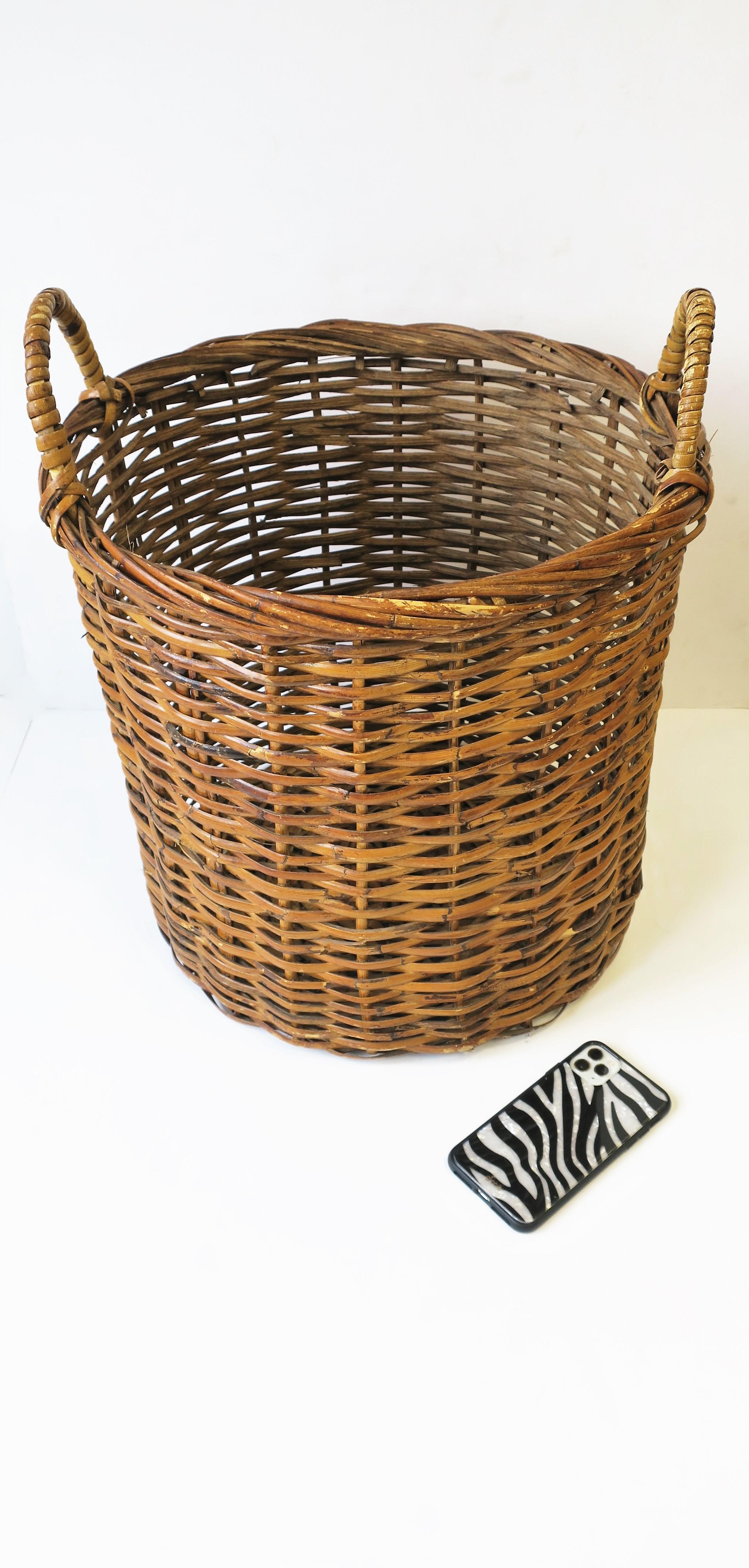 Vintage Wicker Basket, Large 3