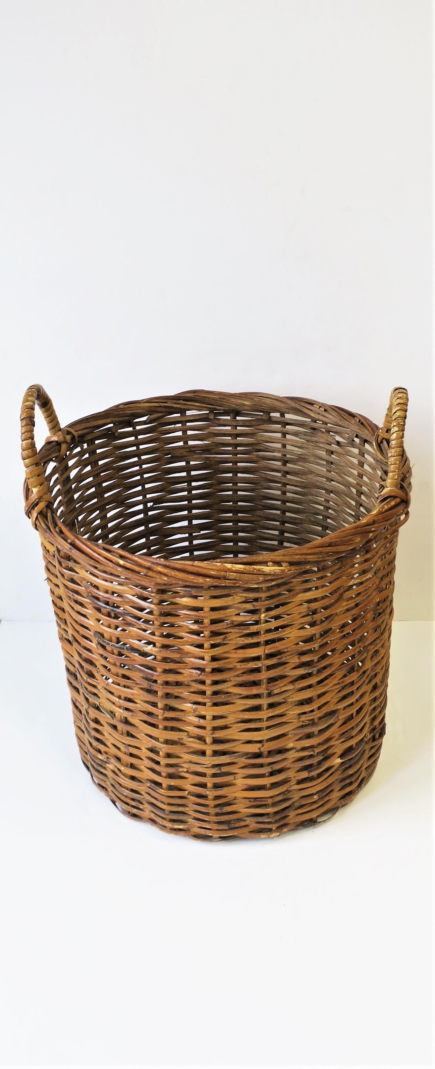 Vintage Wicker Basket, Large In Good Condition In New York, NY