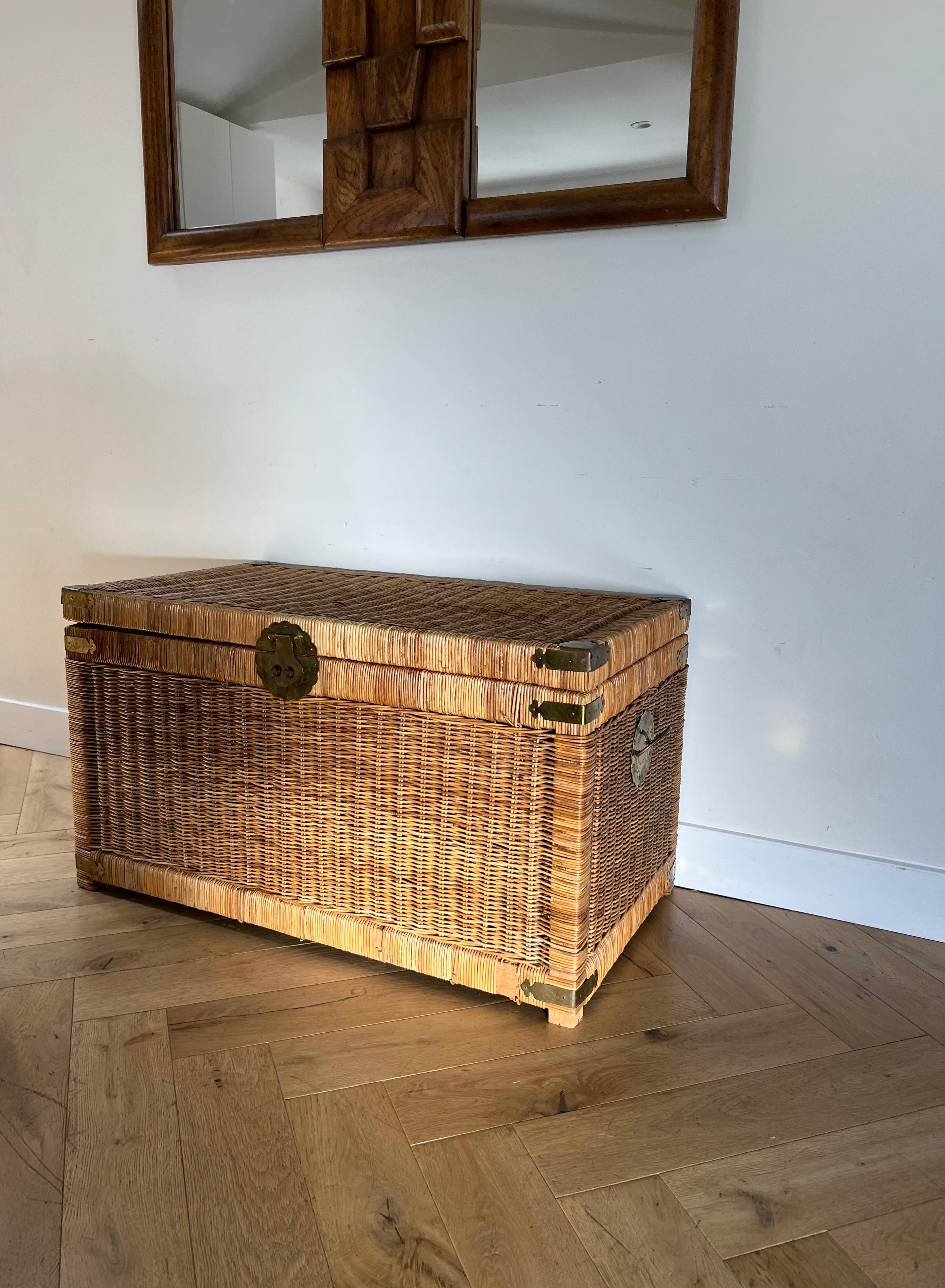Vintage Wicker Blanket Chest with Gilt Chinoiserie Hardware, 20th Century 3