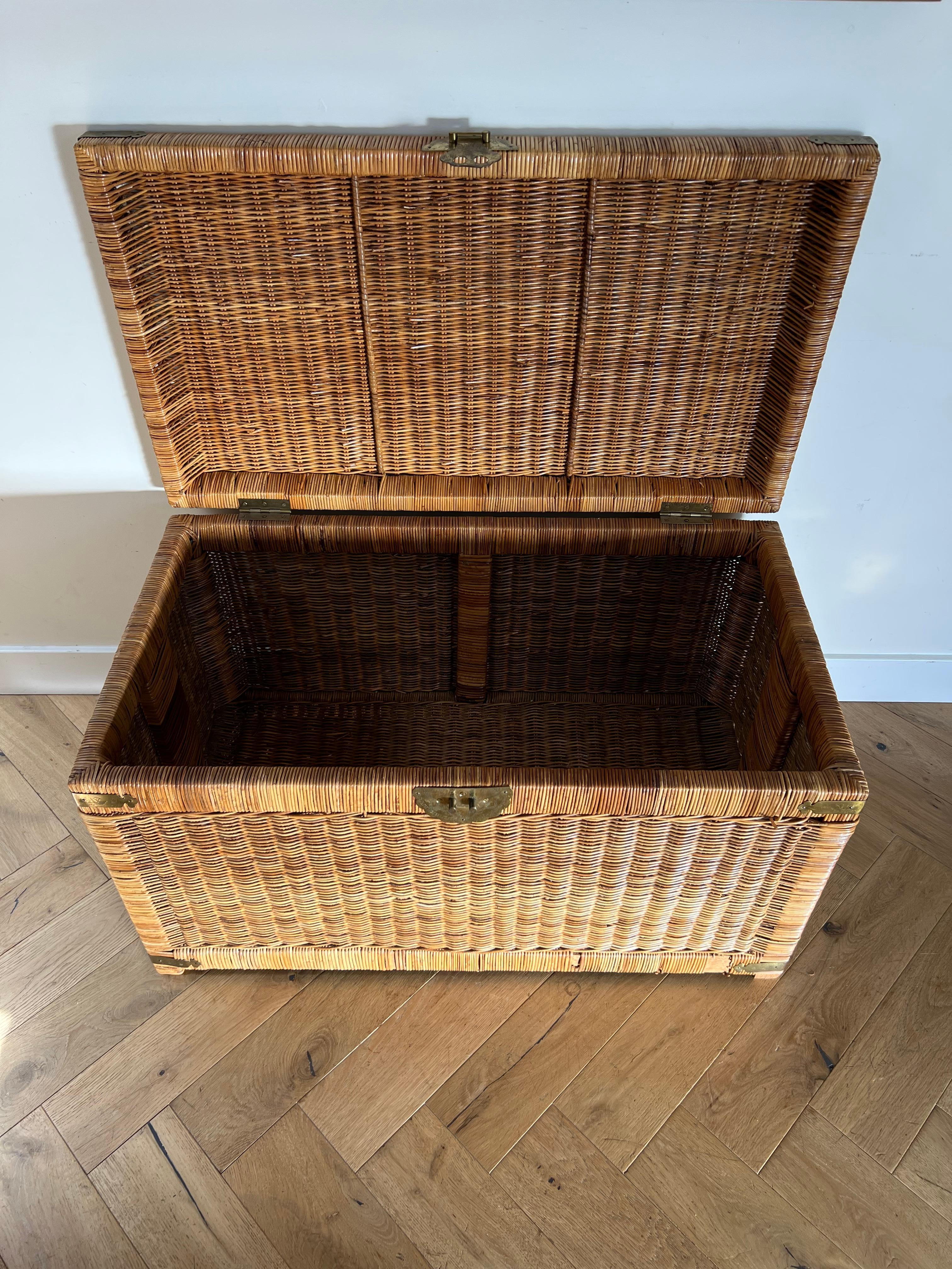 Vintage Wicker Blanket Chest with Gilt Chinoiserie Hardware, 20th Century 4