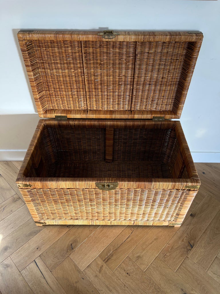 Wicker blanket chest top
