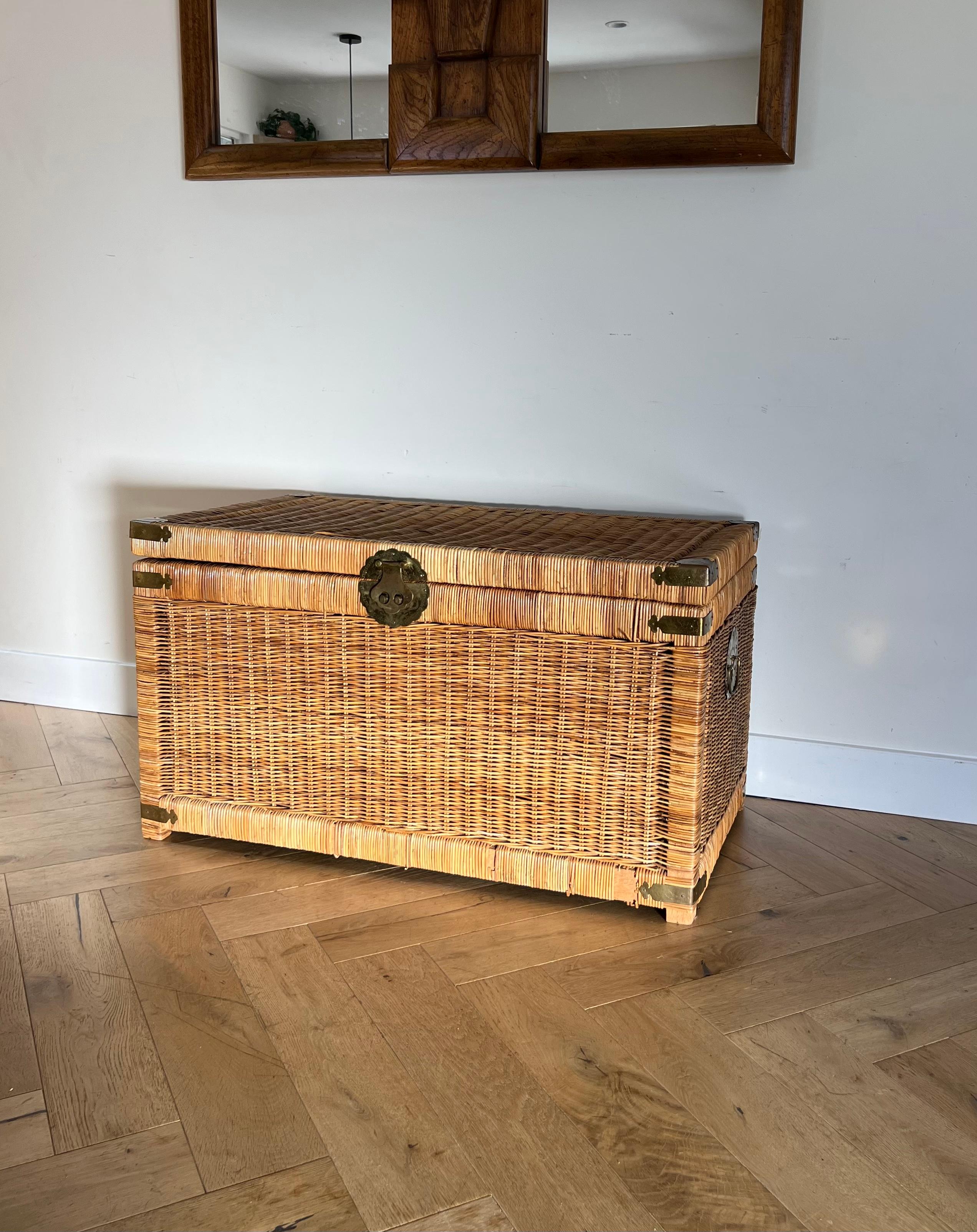 Vintage Wicker Blanket Chest with Gilt Chinoiserie Hardware, 20th Century 8