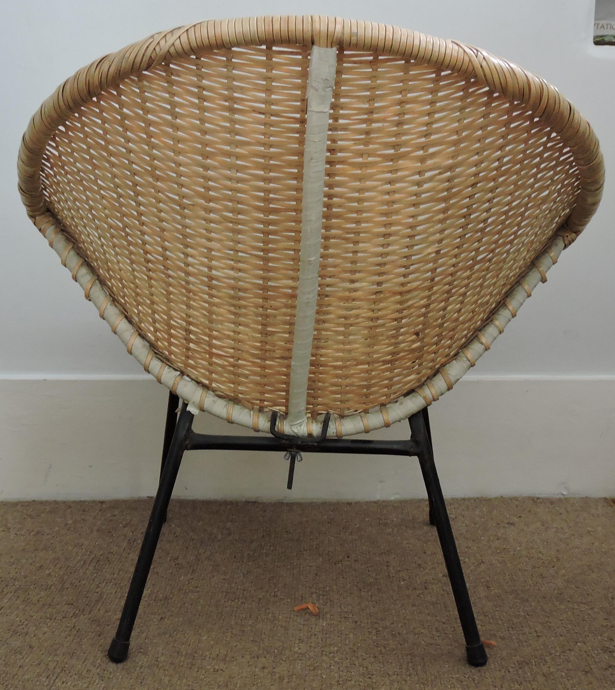 Vintage Wicker Bucket Chairs, 1970s In Good Condition In Chesham, GB