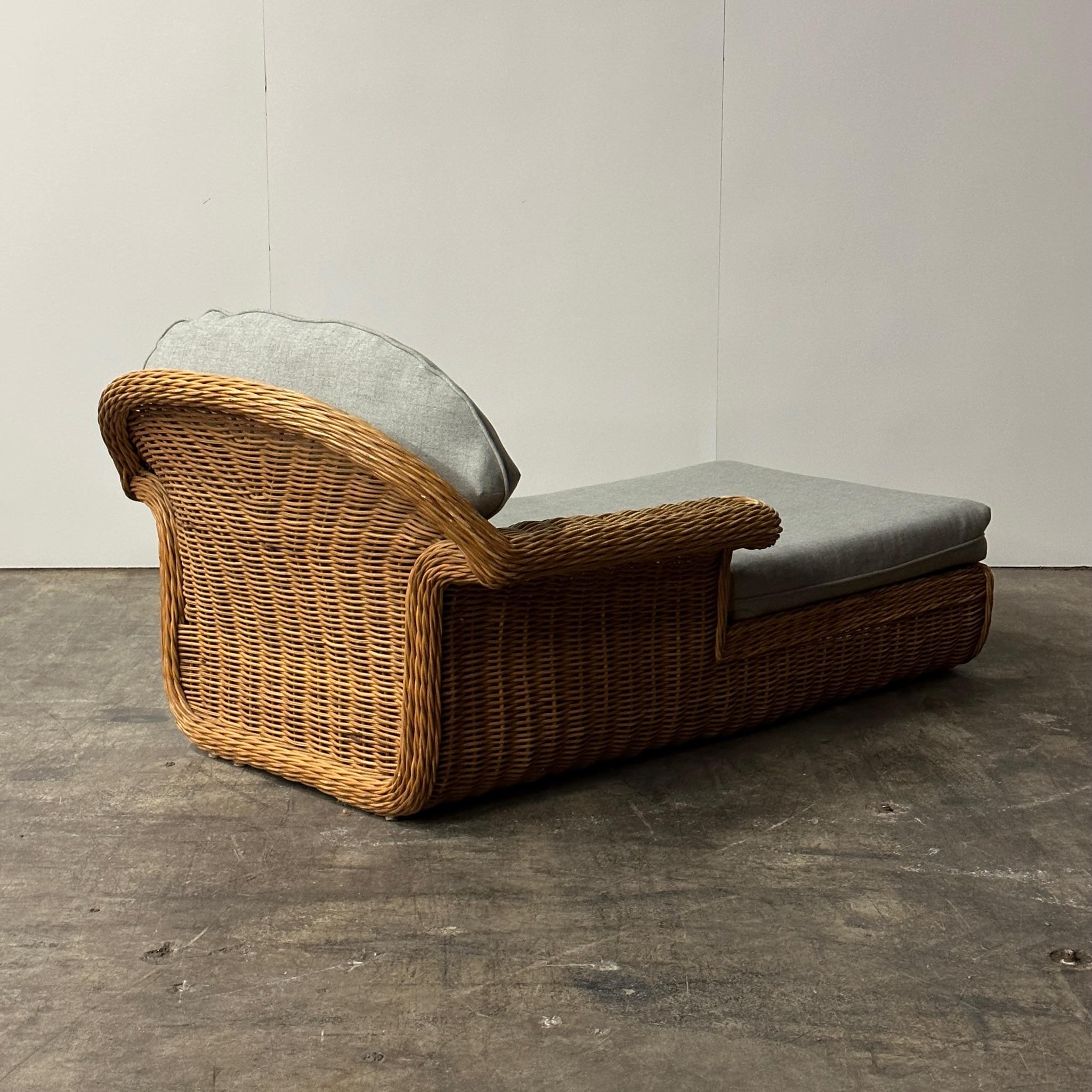 Unknown Vintage Wicker Chaise in Grey Wool For Sale