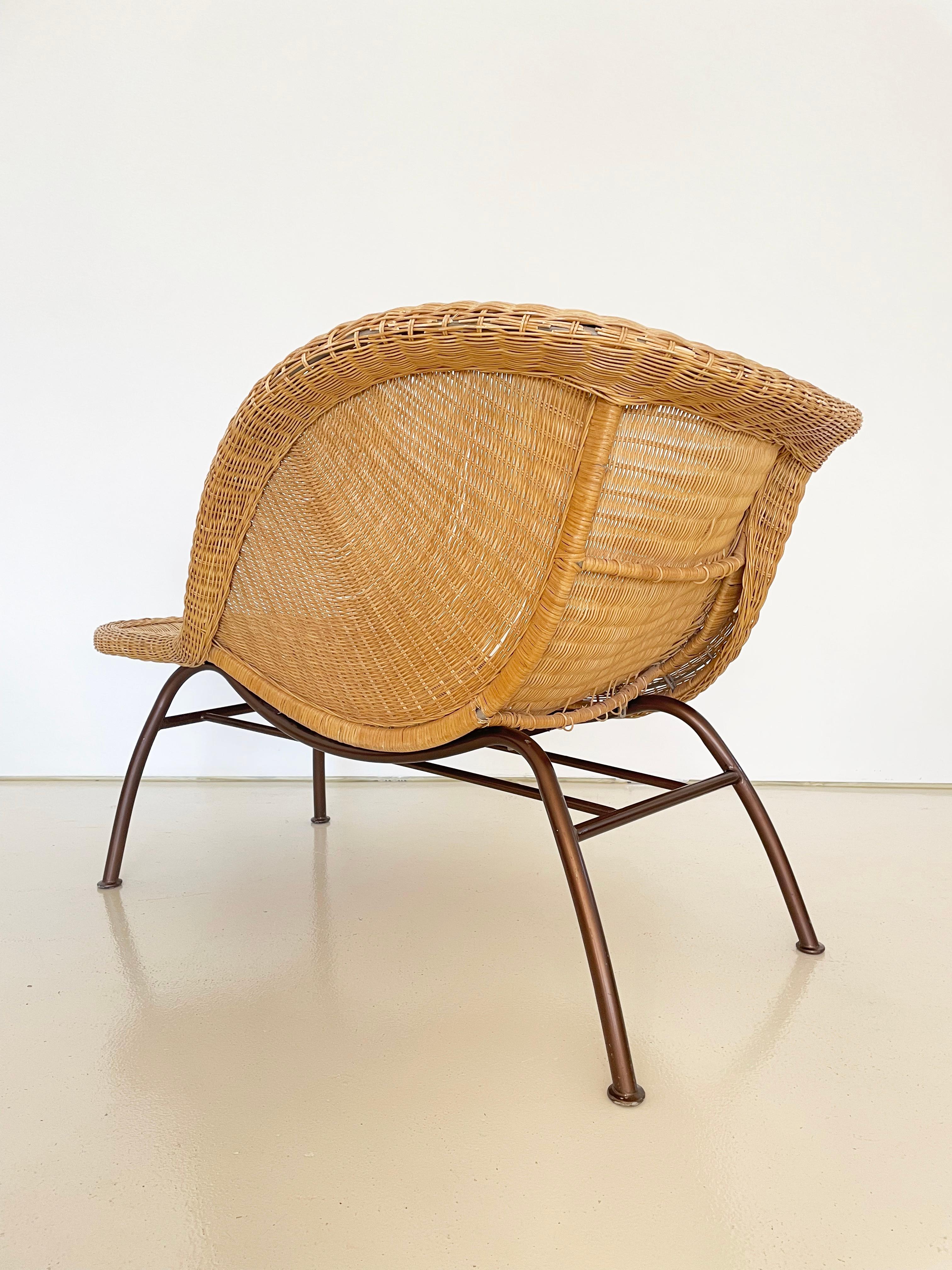 Late 20th Century Vintage Wicker Chaise Lounge Chair For Sale