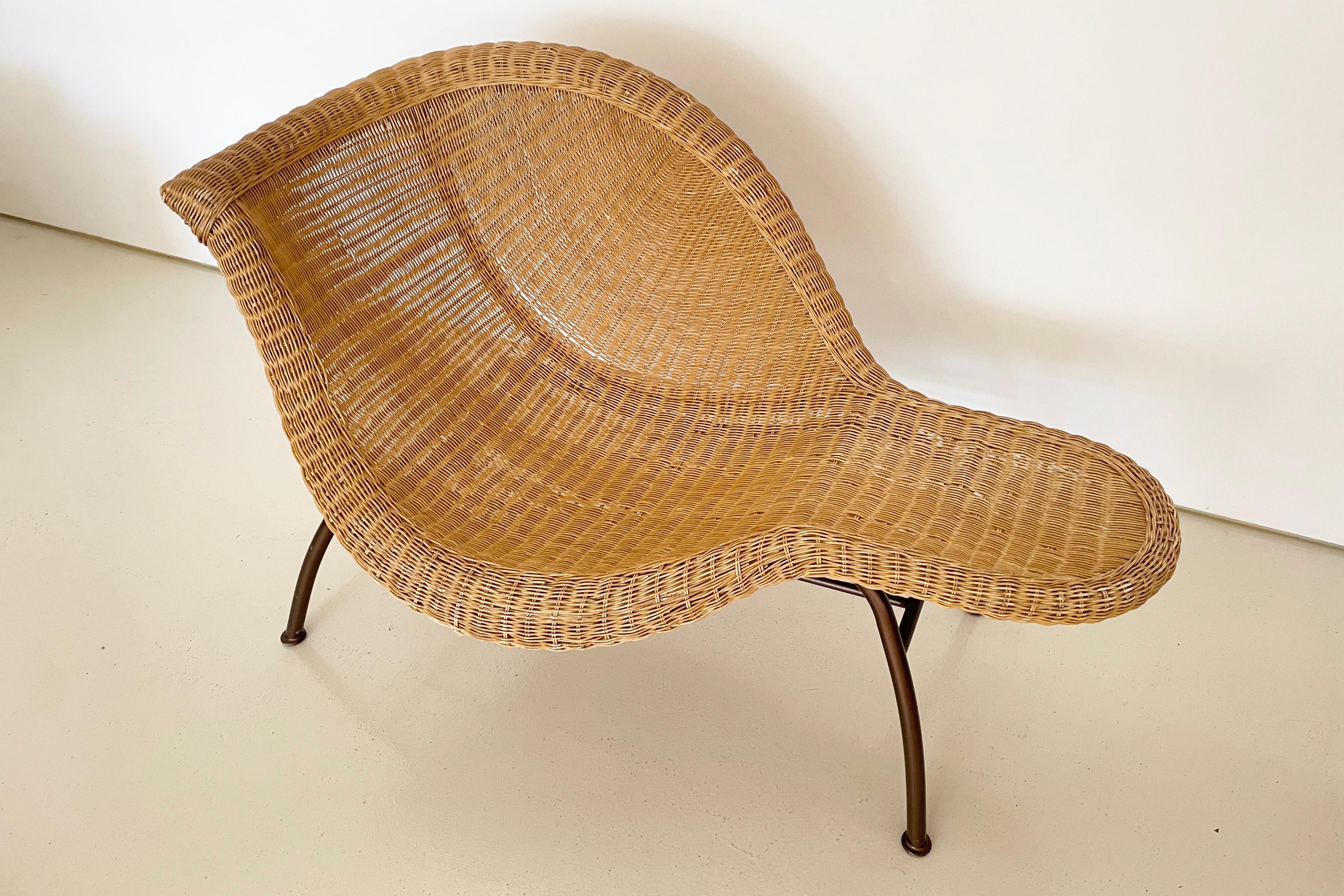 Vintage Wicker Chaise Lounge Chair For Sale 1