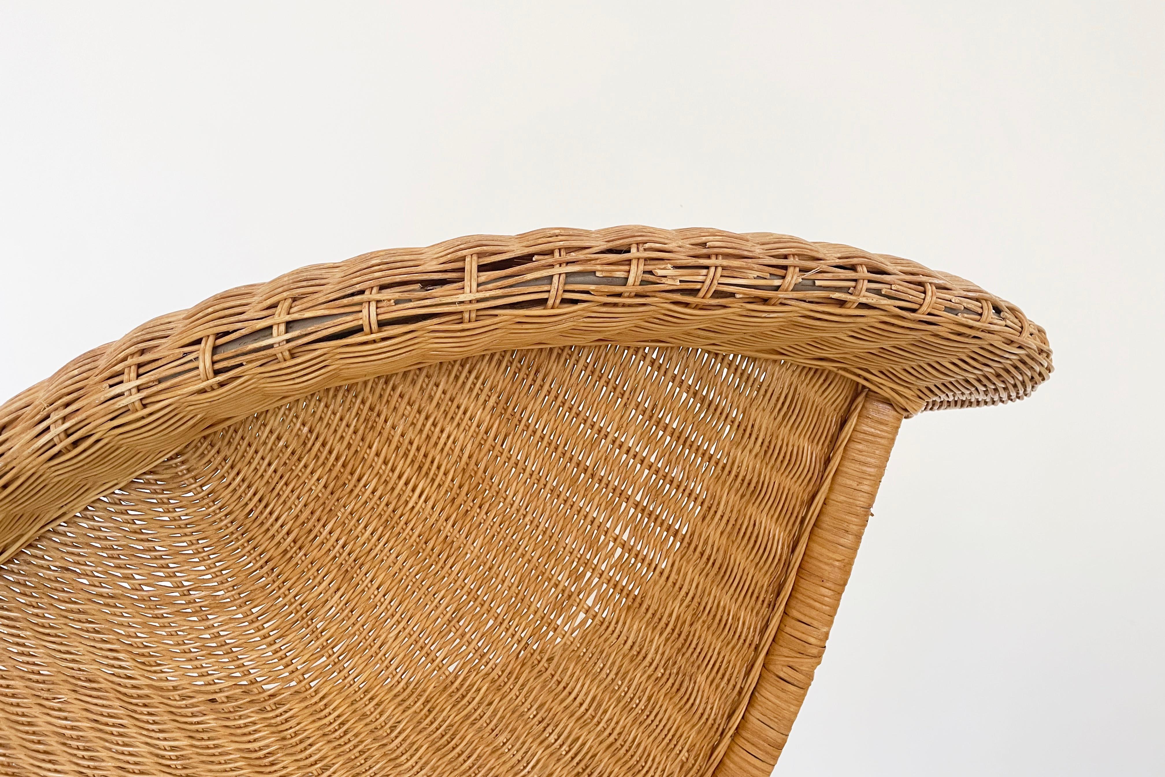 Hand-Woven Vintage Wicker Chaise Lounge Chair For Sale