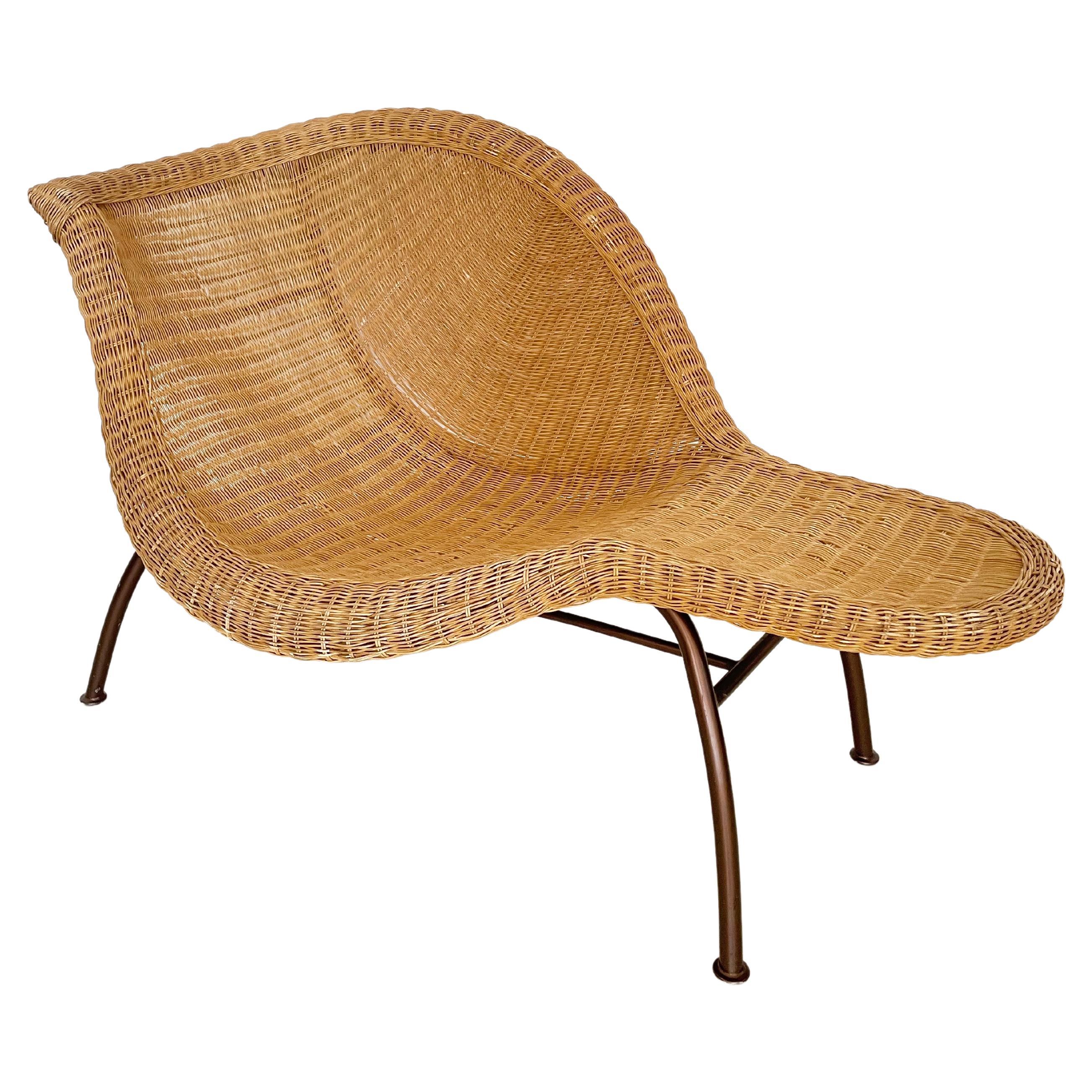 Chaise longue vintage en osier en vente