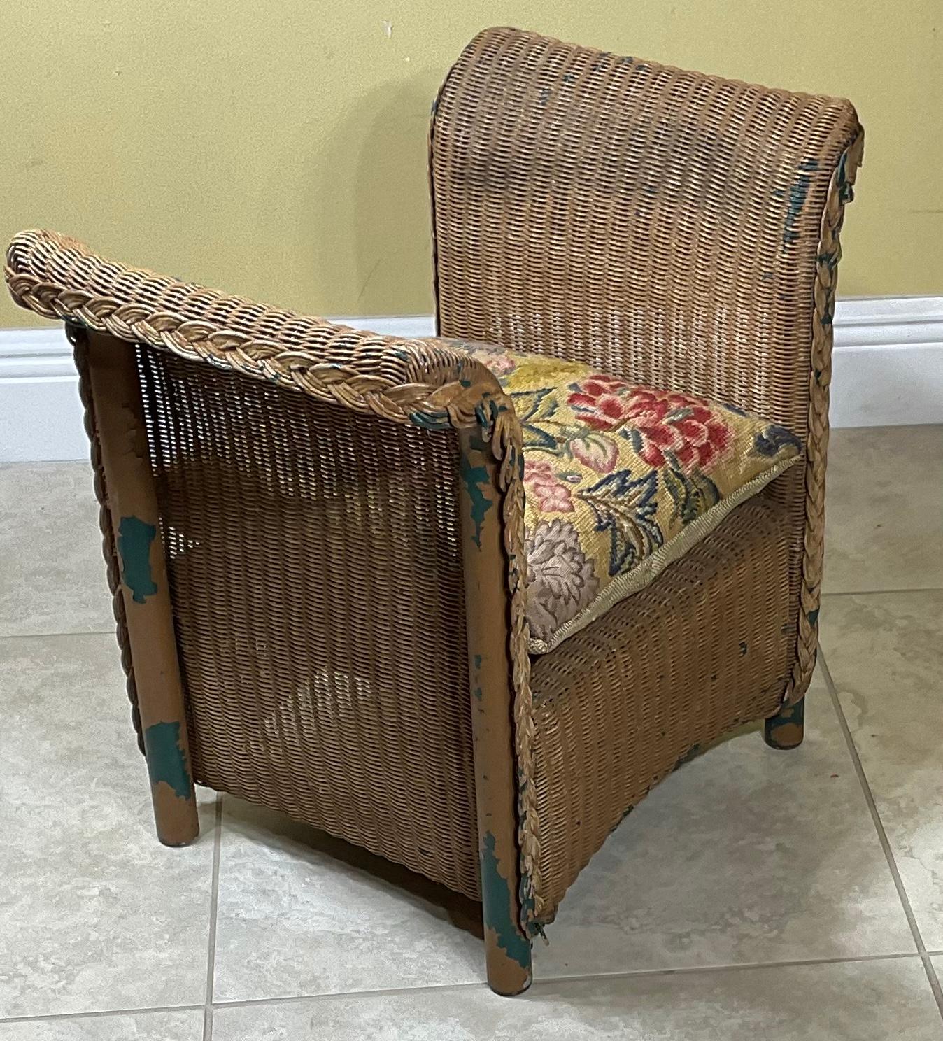 Vintage Wicker Child Armchair In Good Condition For Sale In Delray Beach, FL