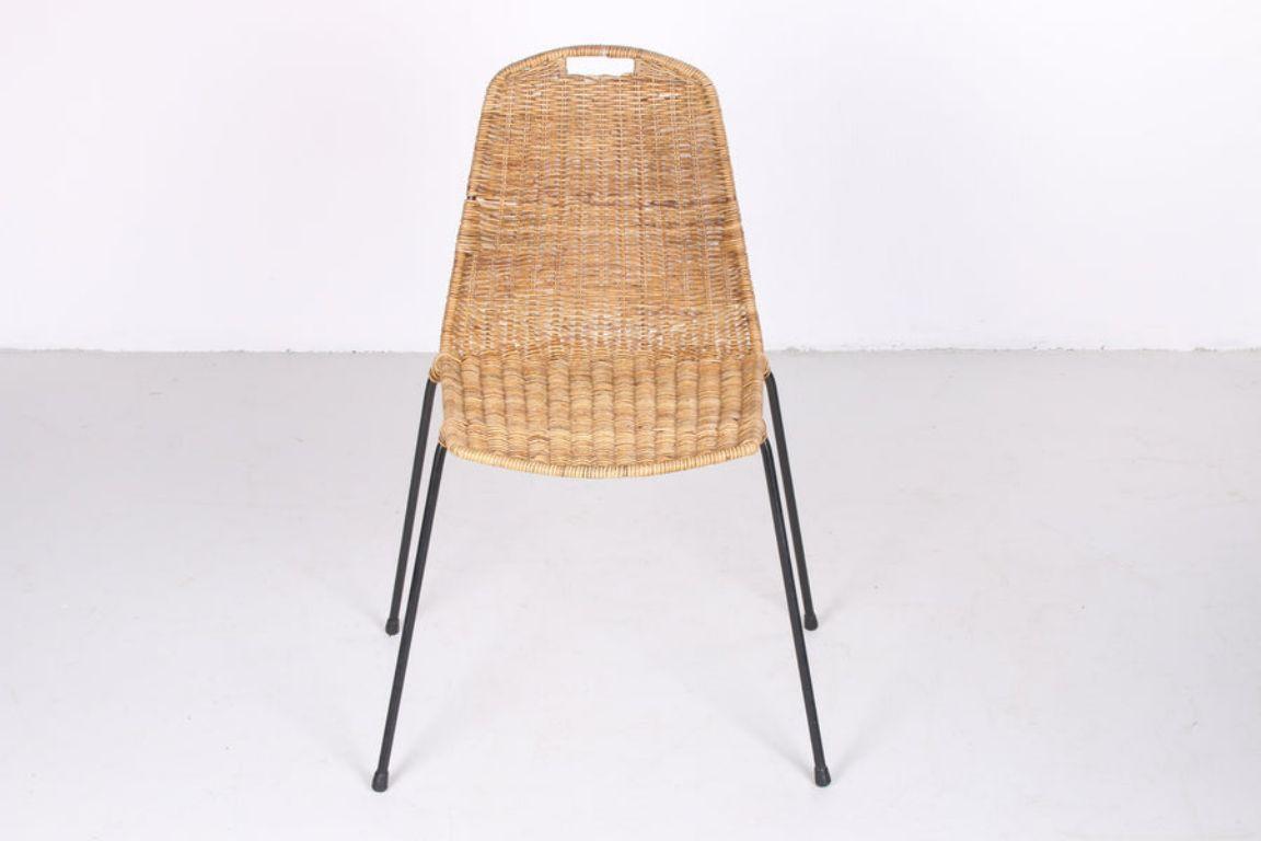 Vintage Wicker Dining Table Chair with Black Metal Legs.

Wicker dining table chair, a stylish addition to any dining room or patio. This chair combines the timeless look of 60s rattan with the industrial flair of a black metal base. The result is a