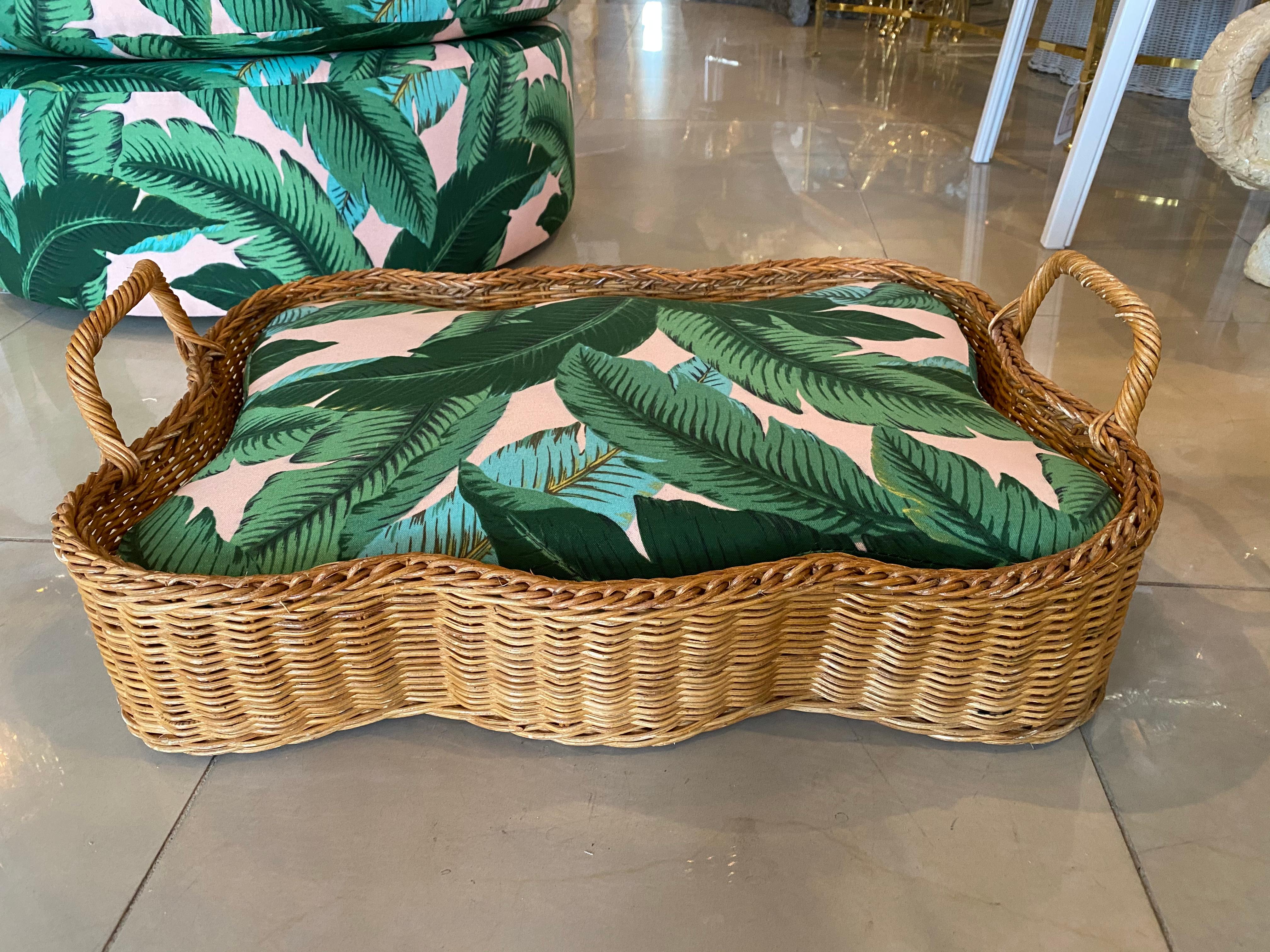 Vintage Wicker Dog Pet Bed Tropical Leaf Upholstery Small In Excellent Condition In West Palm Beach, FL