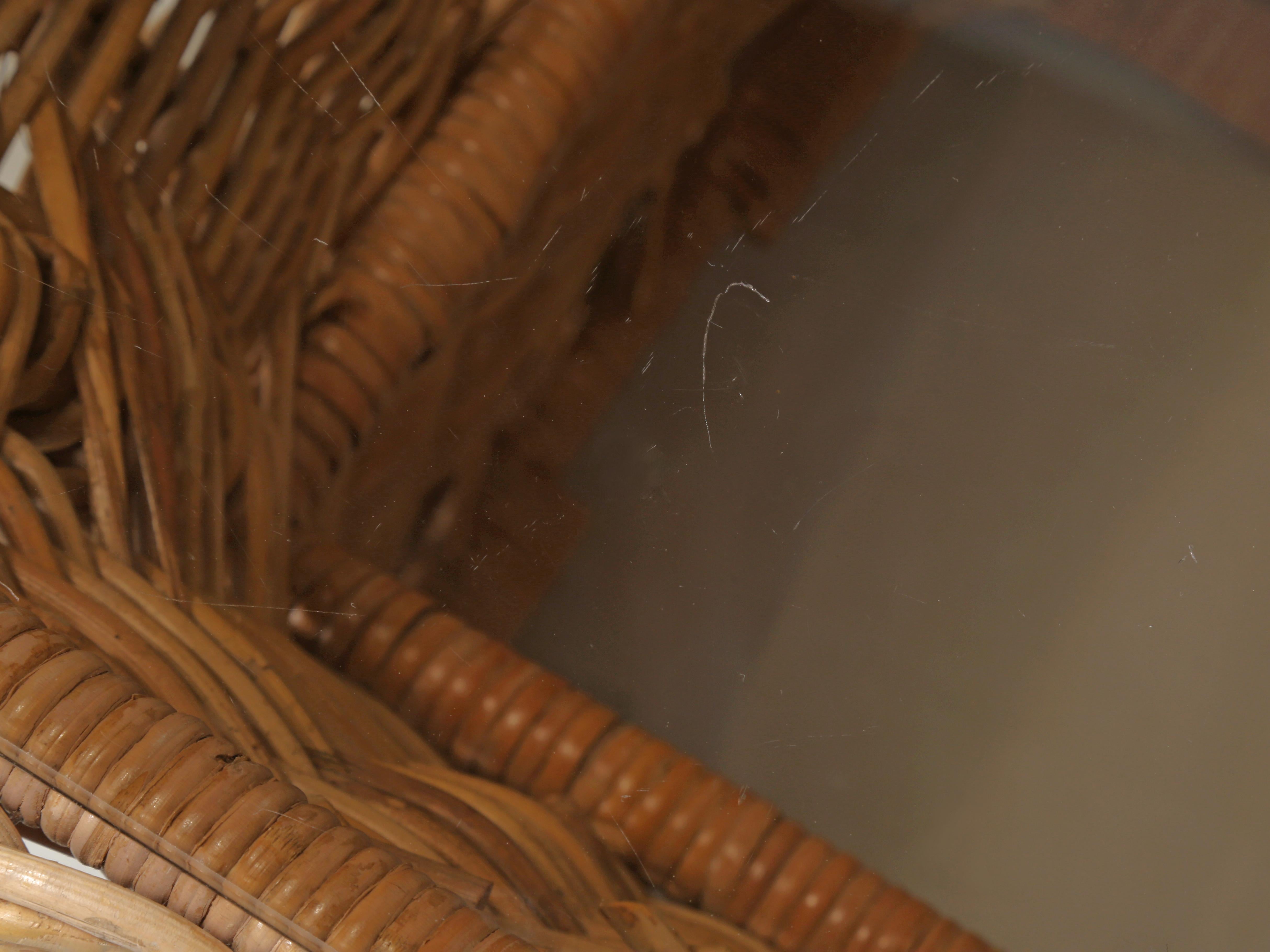 Asiatique Table d'appoint en osier vintage ou table d'appoint en osier en vente