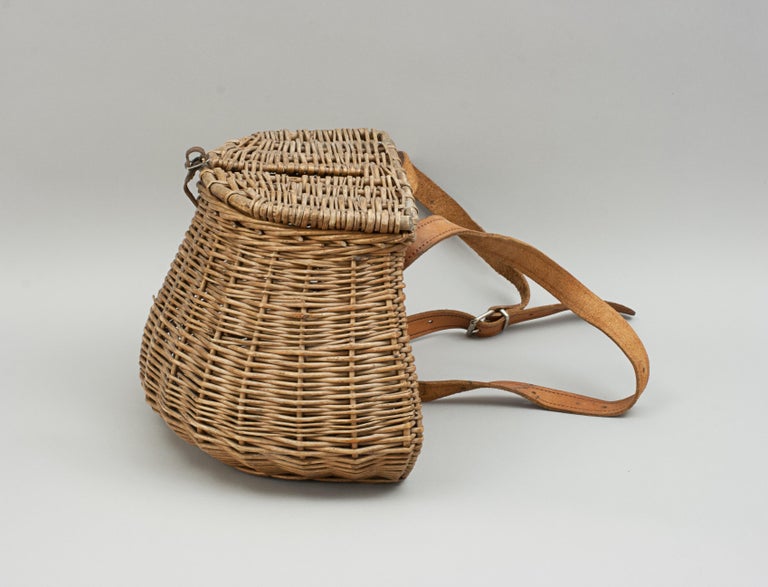 Vintage Wicker Fishing Creel In Good Condition For Sale In Oxfordshire, GB