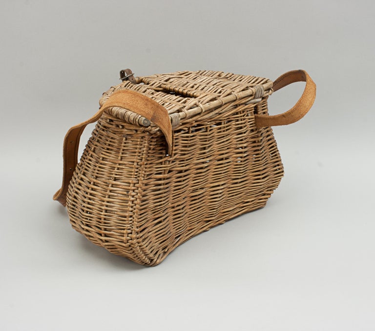 Mid-20th Century Vintage Wicker Fishing Creel For Sale