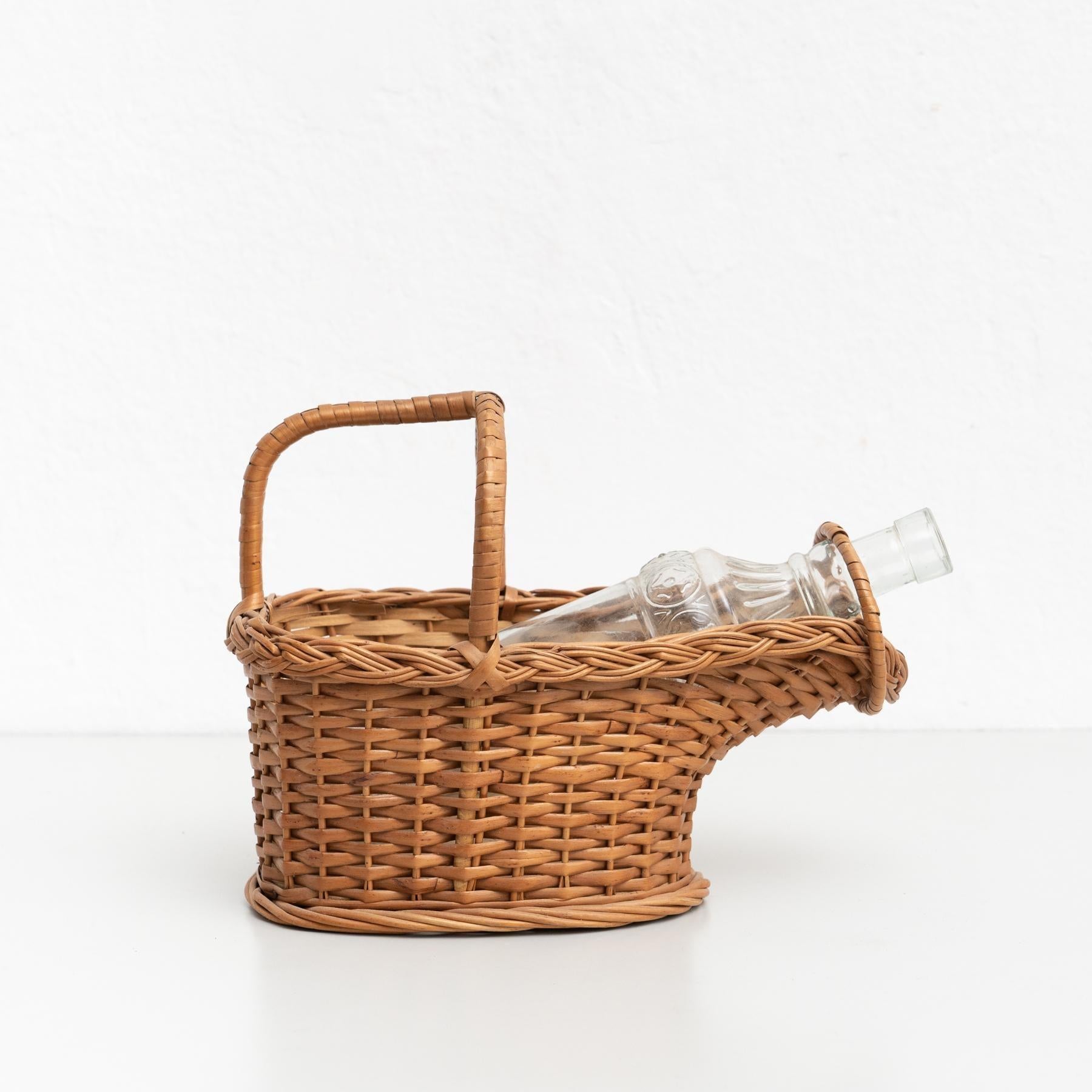Arts and Crafts Portabottiglie di vetro in vimini vintage, circa 1970 in vendita