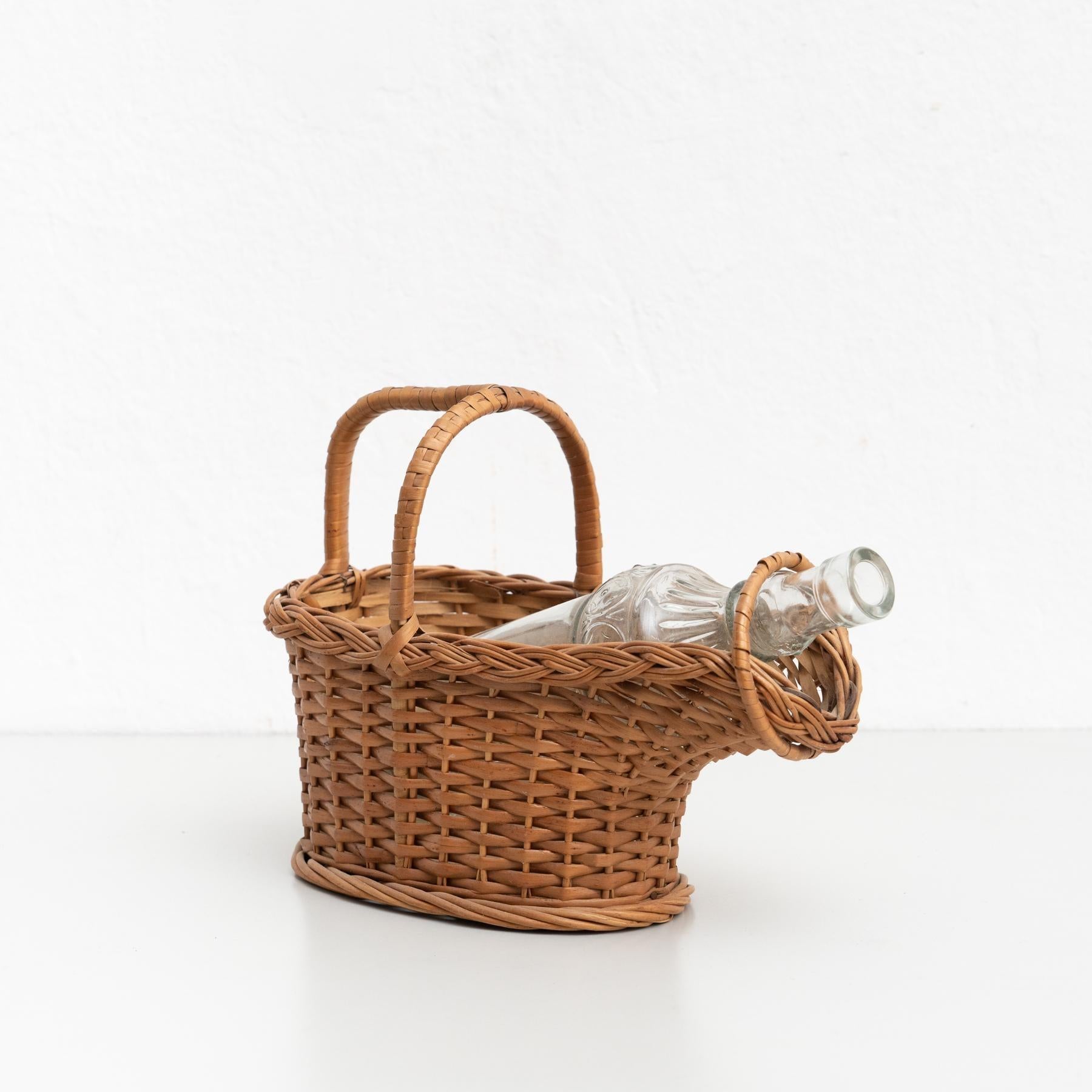 Spagnolo Portabottiglie di vetro in vimini vintage, circa 1970 in vendita