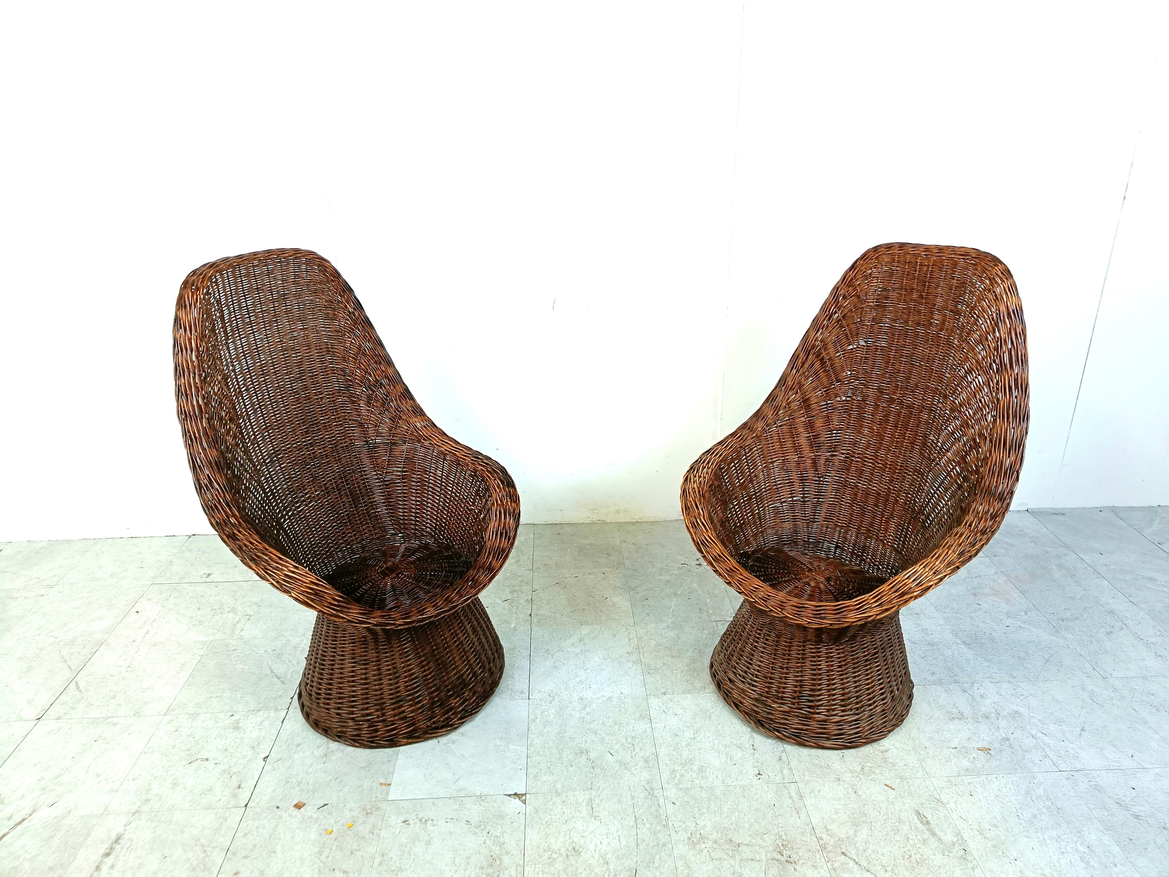 Unique high-back wicker lounge chairs.

Beautifully designed.

Good condition.

1960s - Belgium

Height: 110cm
Width: 70cm
Depth: 50cm
Seat height: 35cm

Ref.: 102544

*price is for the pair