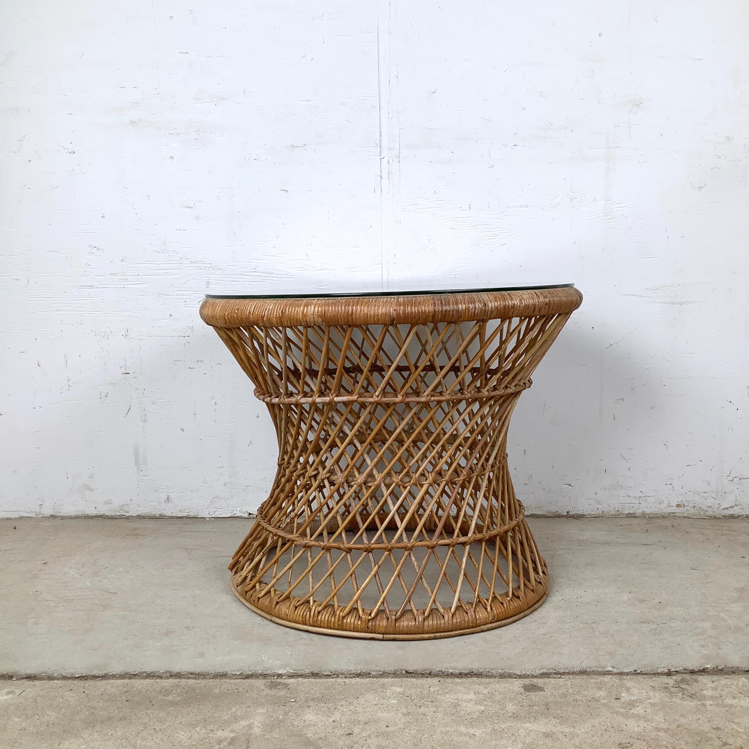 Vintage Wicker Lattice Round Side Table With Glass Top en vente 10