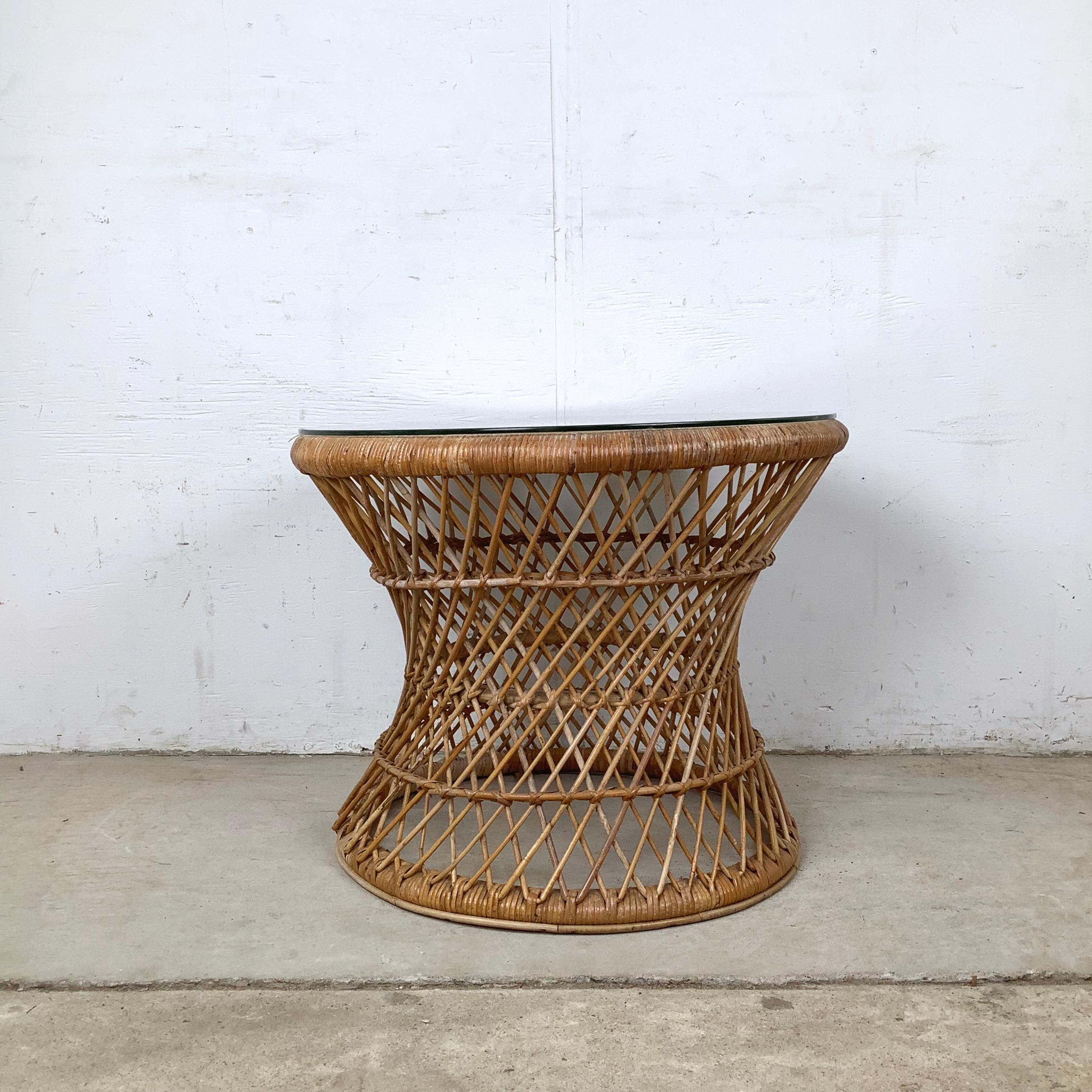 Vintage Wicker Lattice Round Side Table With Glass Top en vente 12