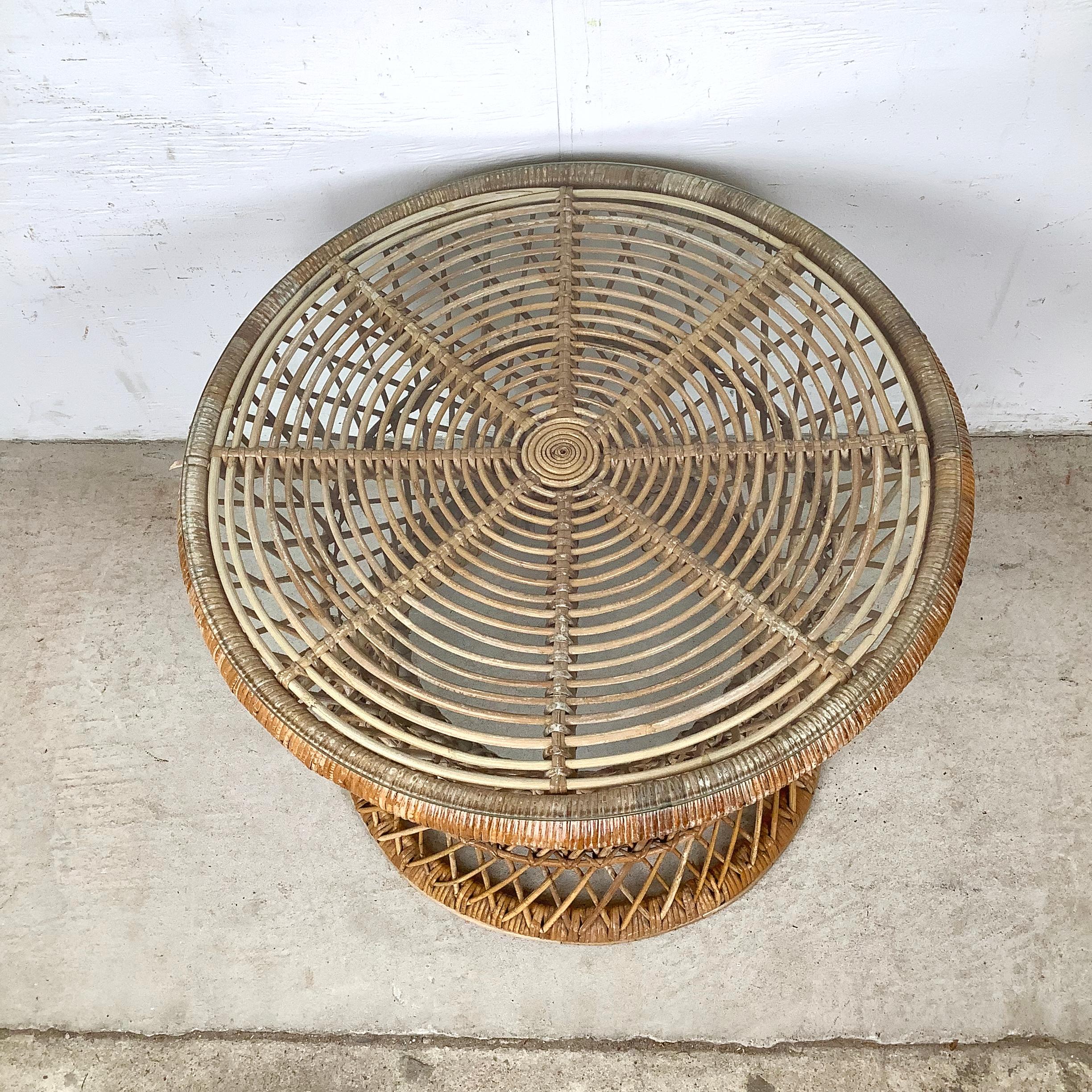 Bohème Vintage Wicker Lattice Round Side Table With Glass Top en vente