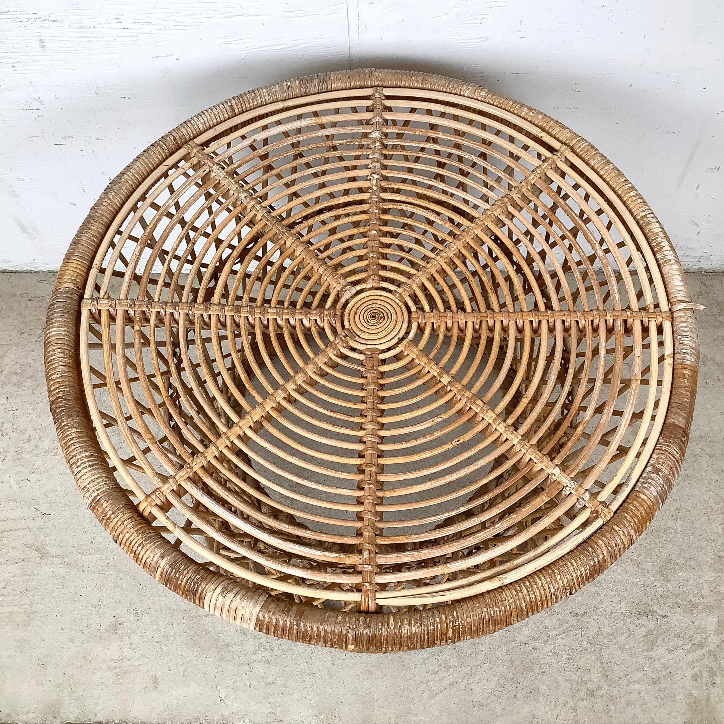 Osier Vintage Wicker Lattice Round Side Table With Glass Top en vente