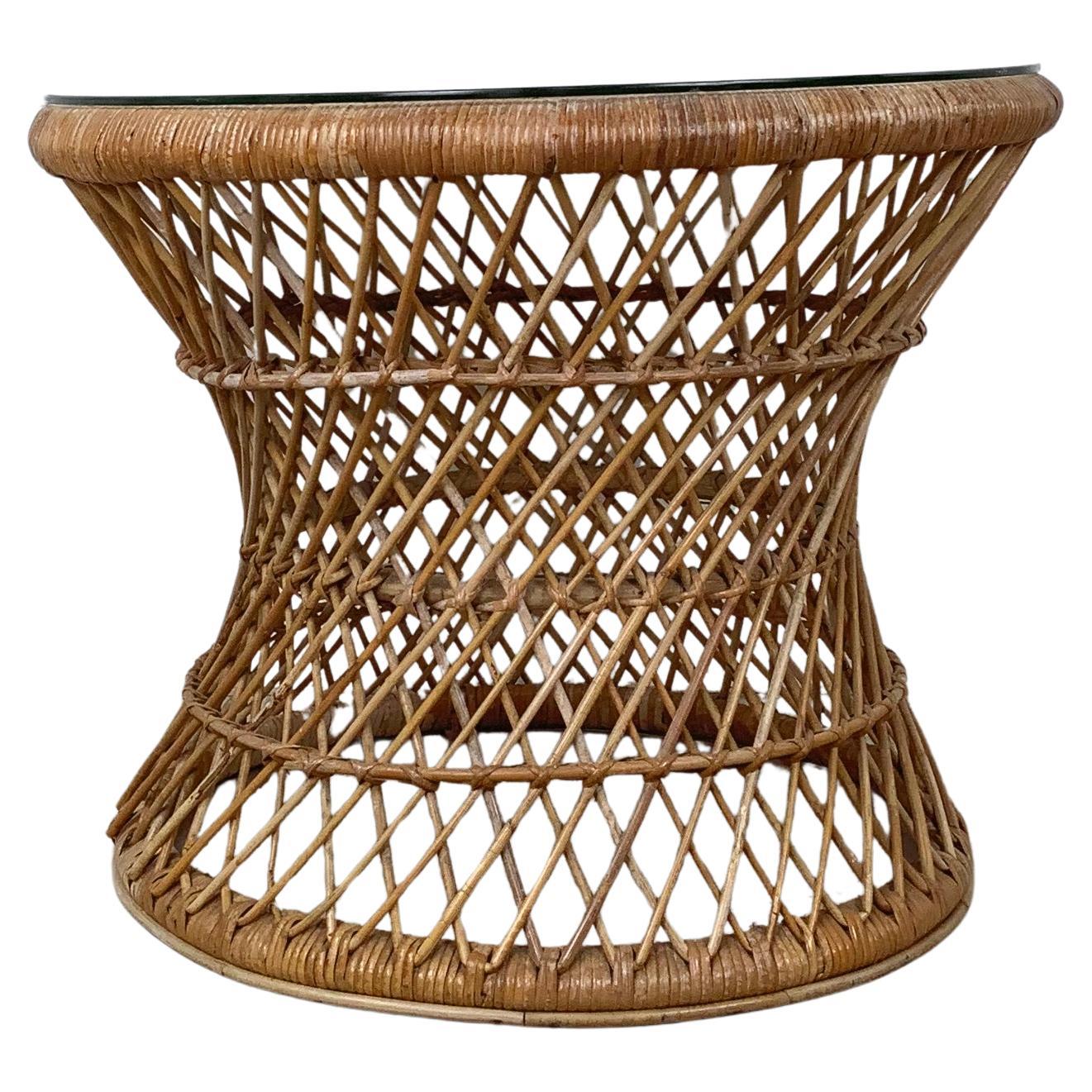 Vintage Wicker Lattice Round Side Table With Glass Top en vente