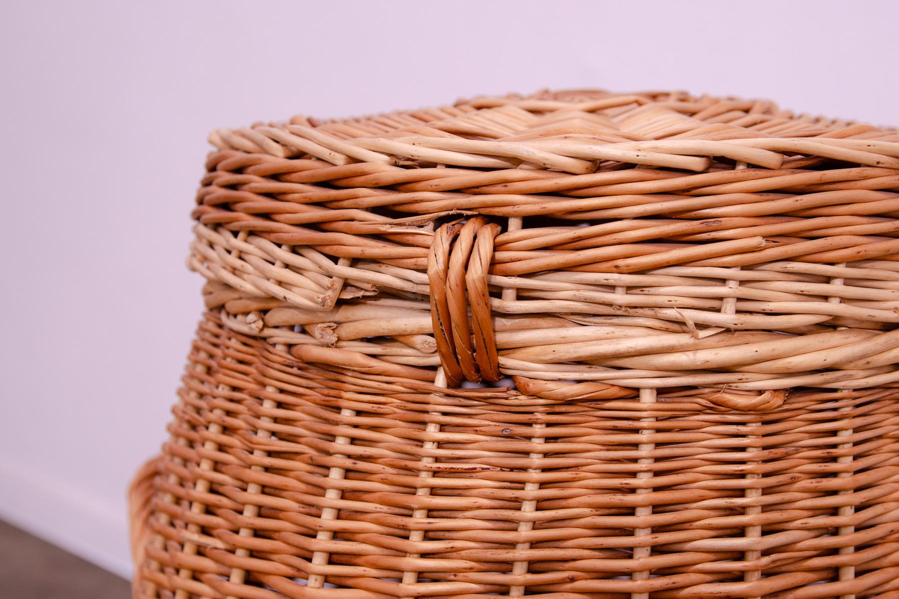 Vintage wicker laundry basket, 1970s, Czechoslovakia For Sale 1