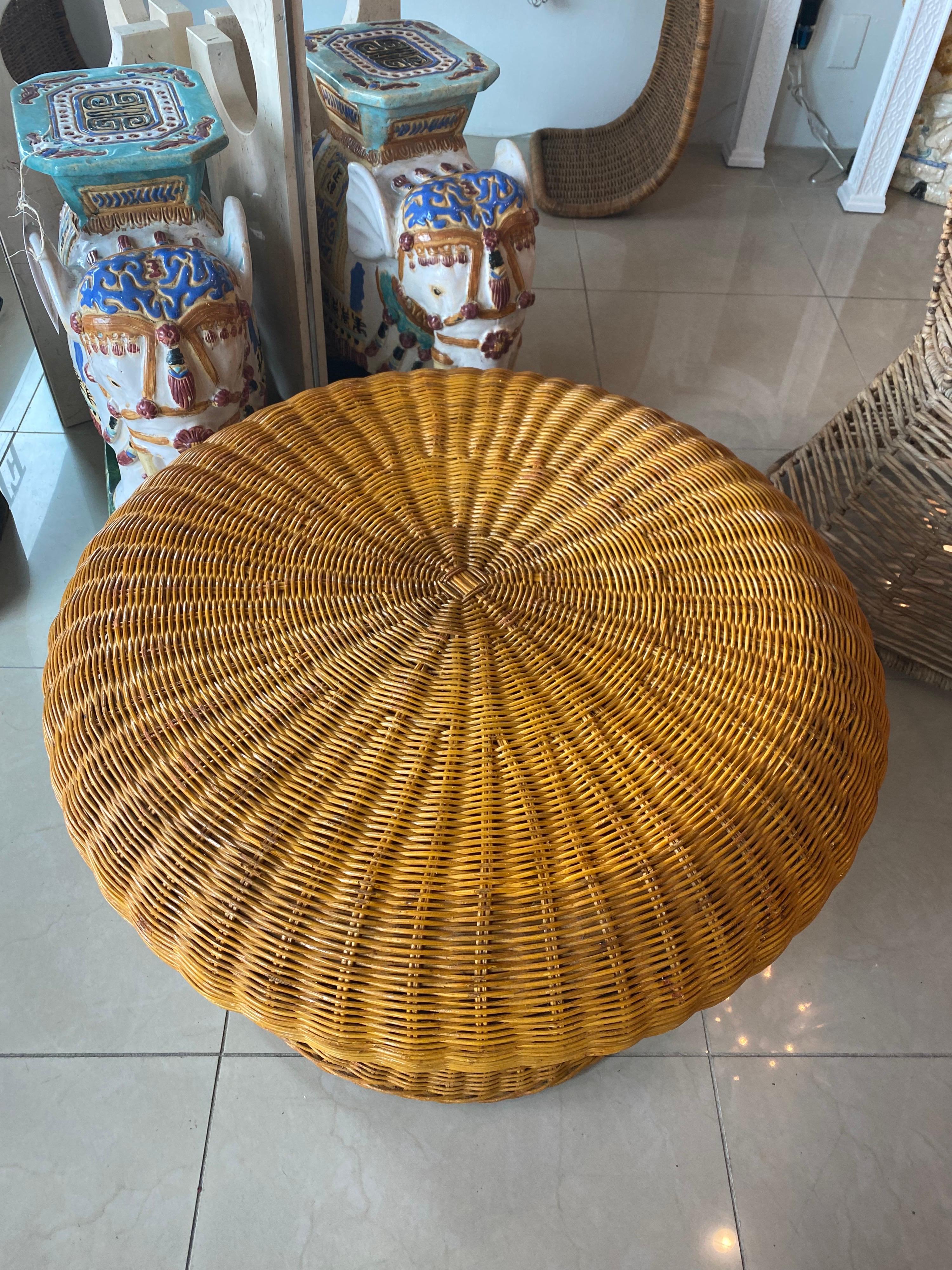 Vintage Wicker Mushroom Shape Coffee Cocktail Table In Good Condition For Sale In West Palm Beach, FL